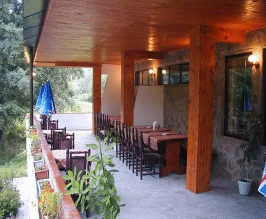 Restaurant/places to eat in Hotel Paradise Place