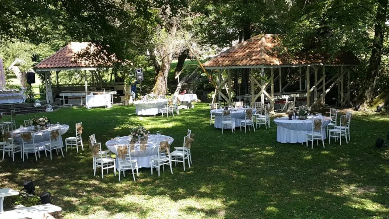 Restaurant/places to eat in Hotel Paradise Place