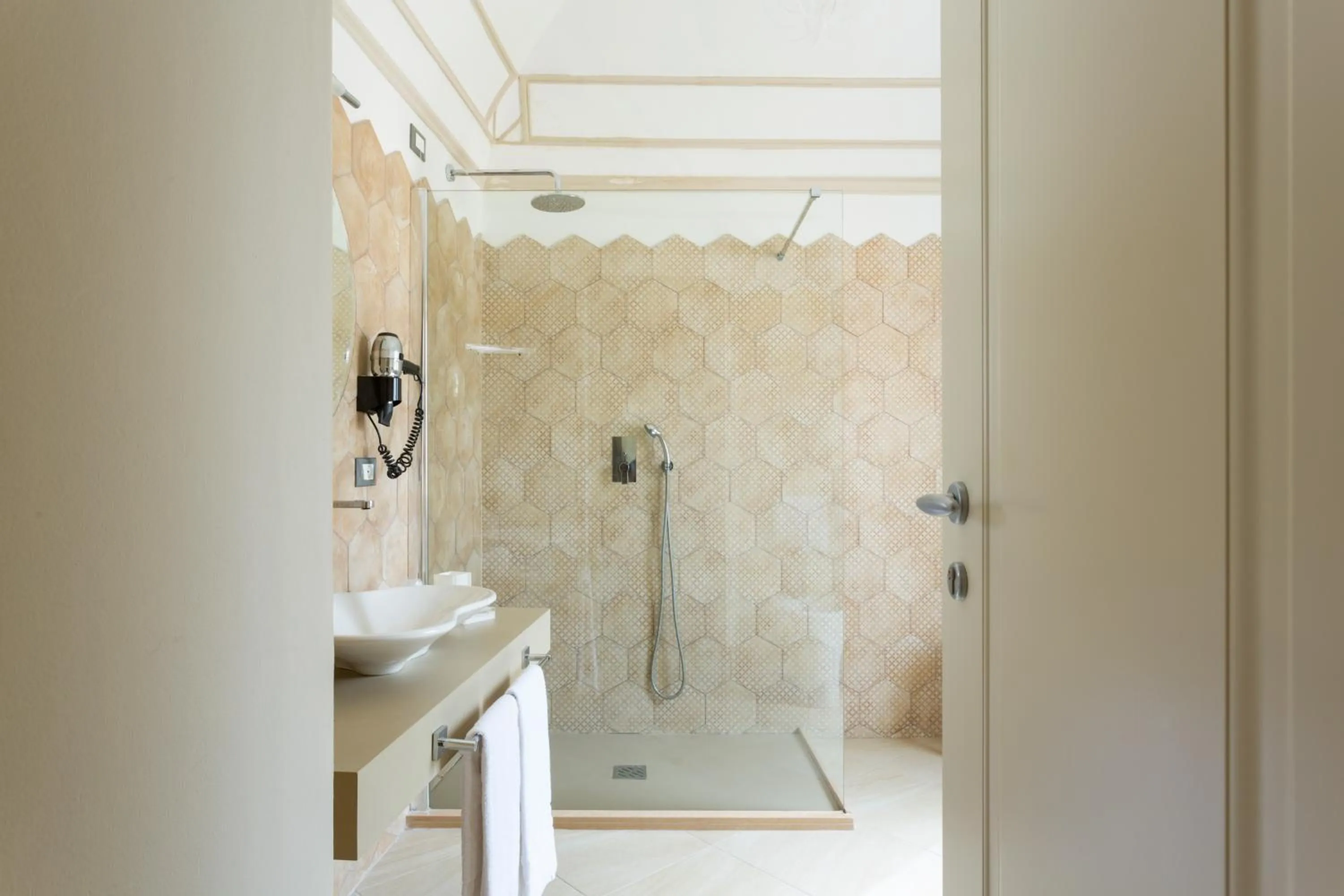 Toilet in Maecò Ortigia B&B - Hospitality & Charming Rooms