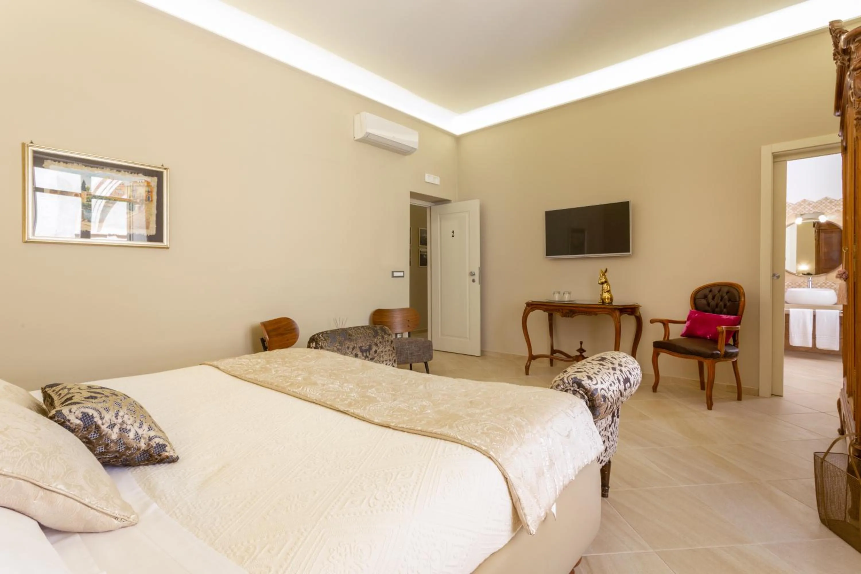 Photo of the whole room, Bed in Maecò Ortigia B&B - Hospitality & Charming Rooms
