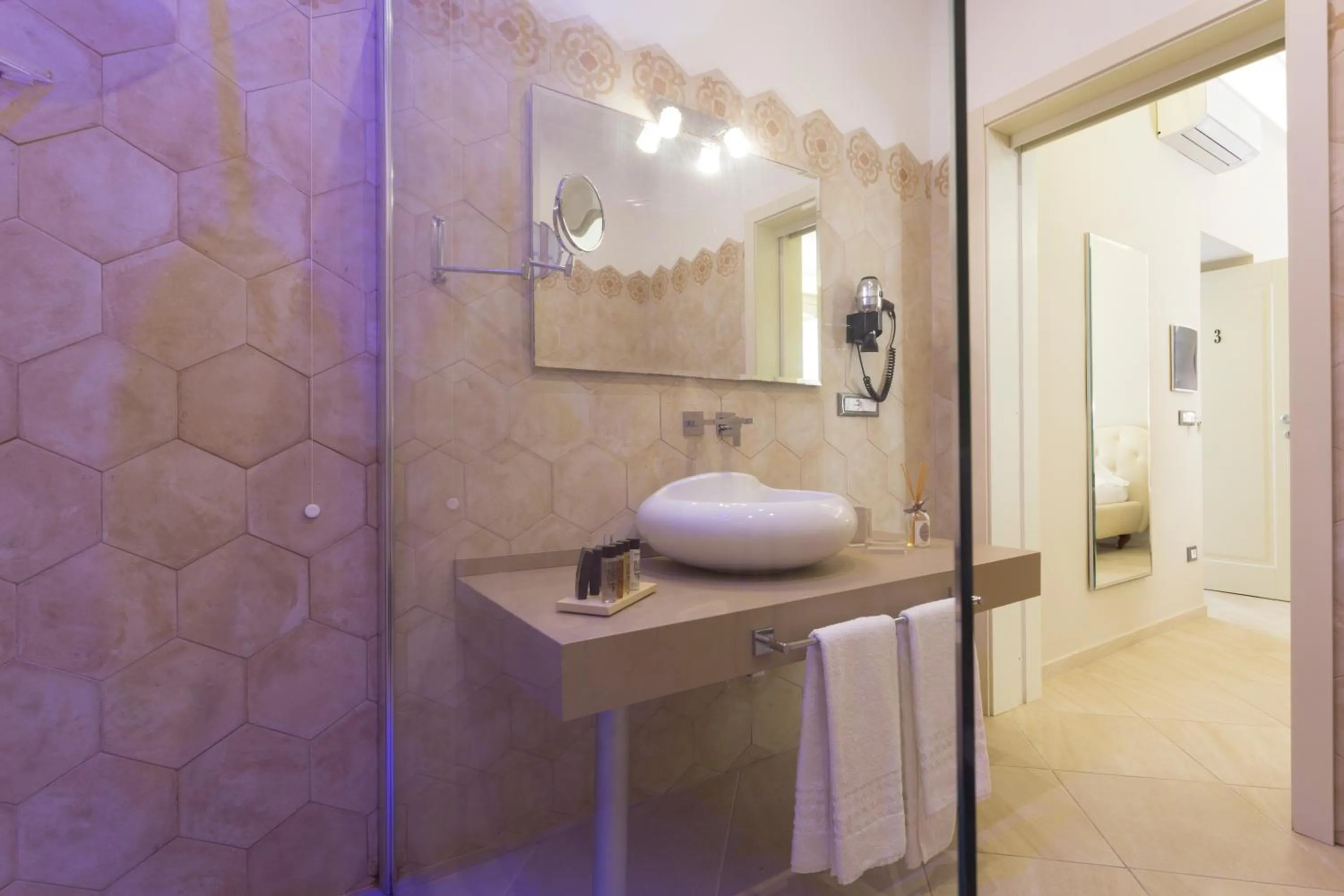 Bathroom in Maecò Ortigia B&B - Hospitality & Charming Rooms