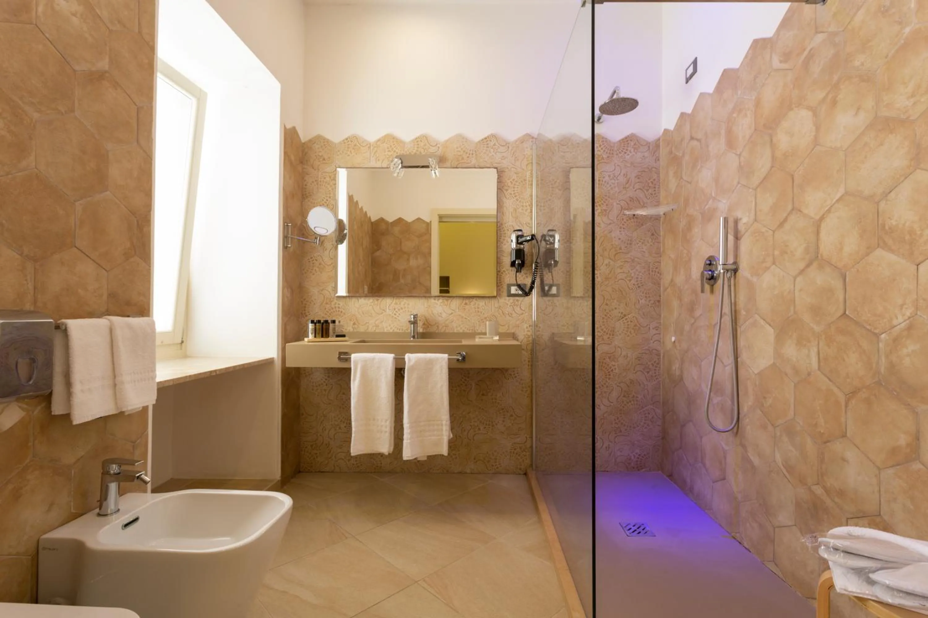 Steam room in Maecò Ortigia B&B - Hospitality & Charming Rooms