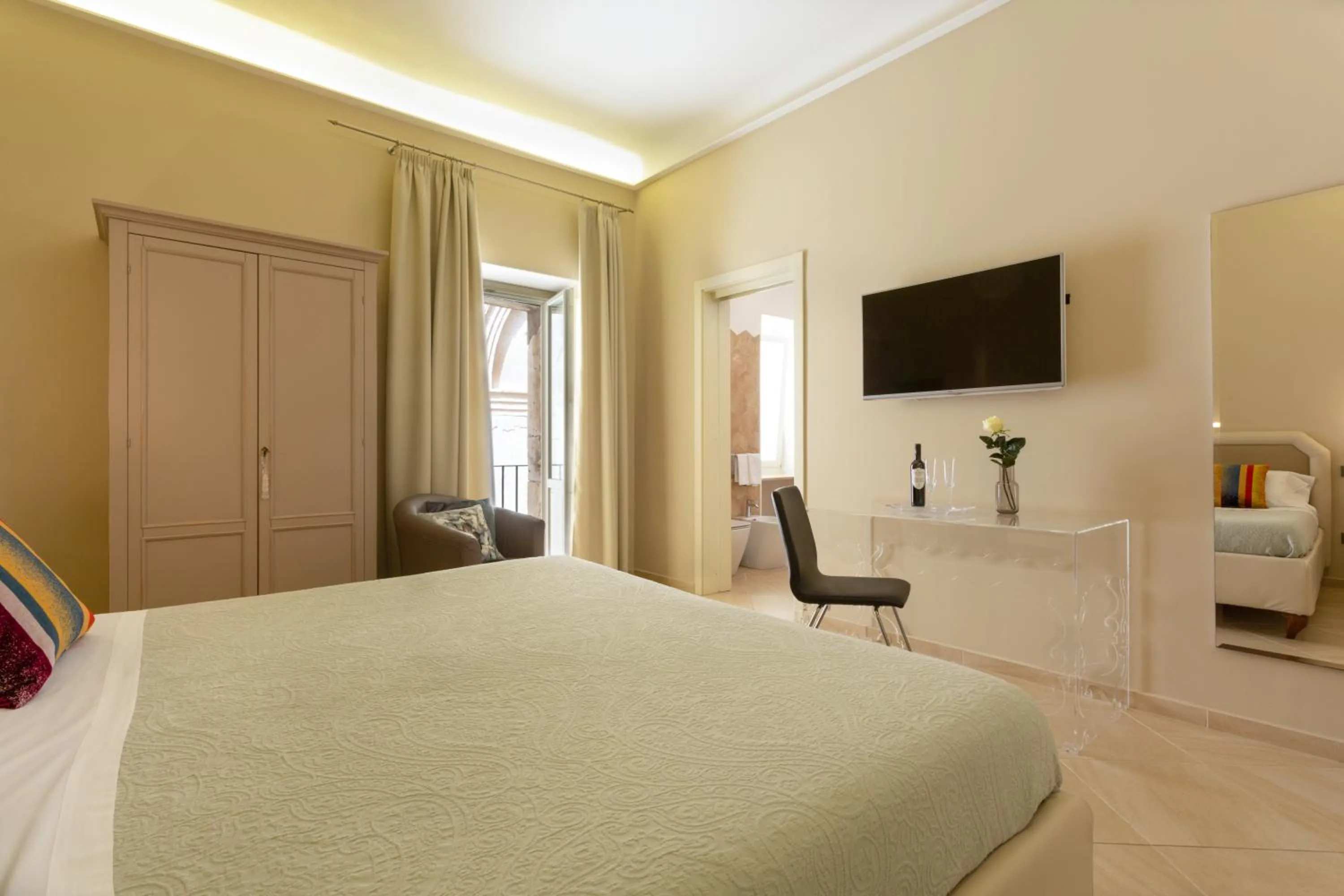 TV and multimedia, Bed in Maecò Ortigia B&B - Hospitality & Charming Rooms