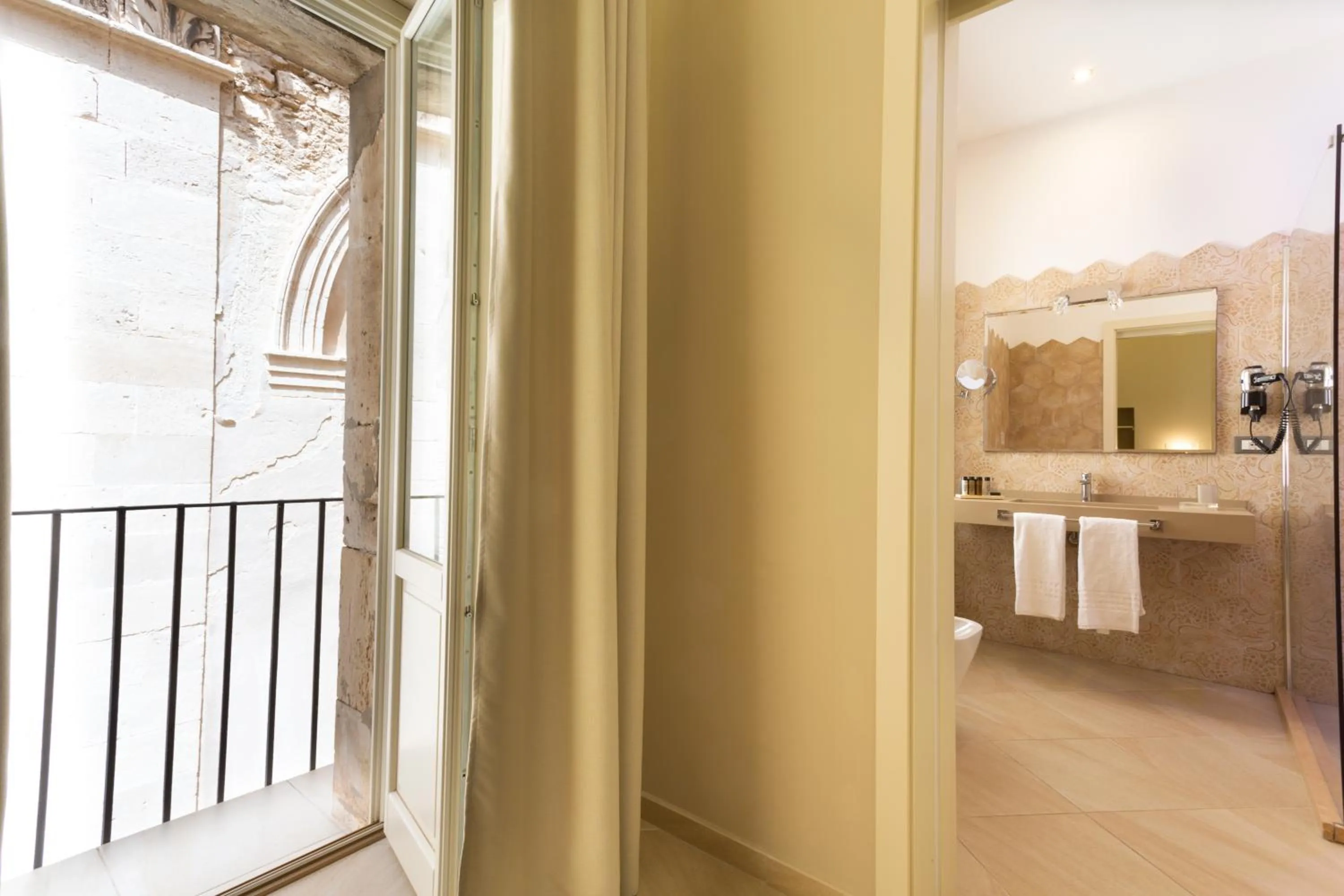 Bathroom in Maecò Ortigia B&B - Hospitality & Charming Rooms