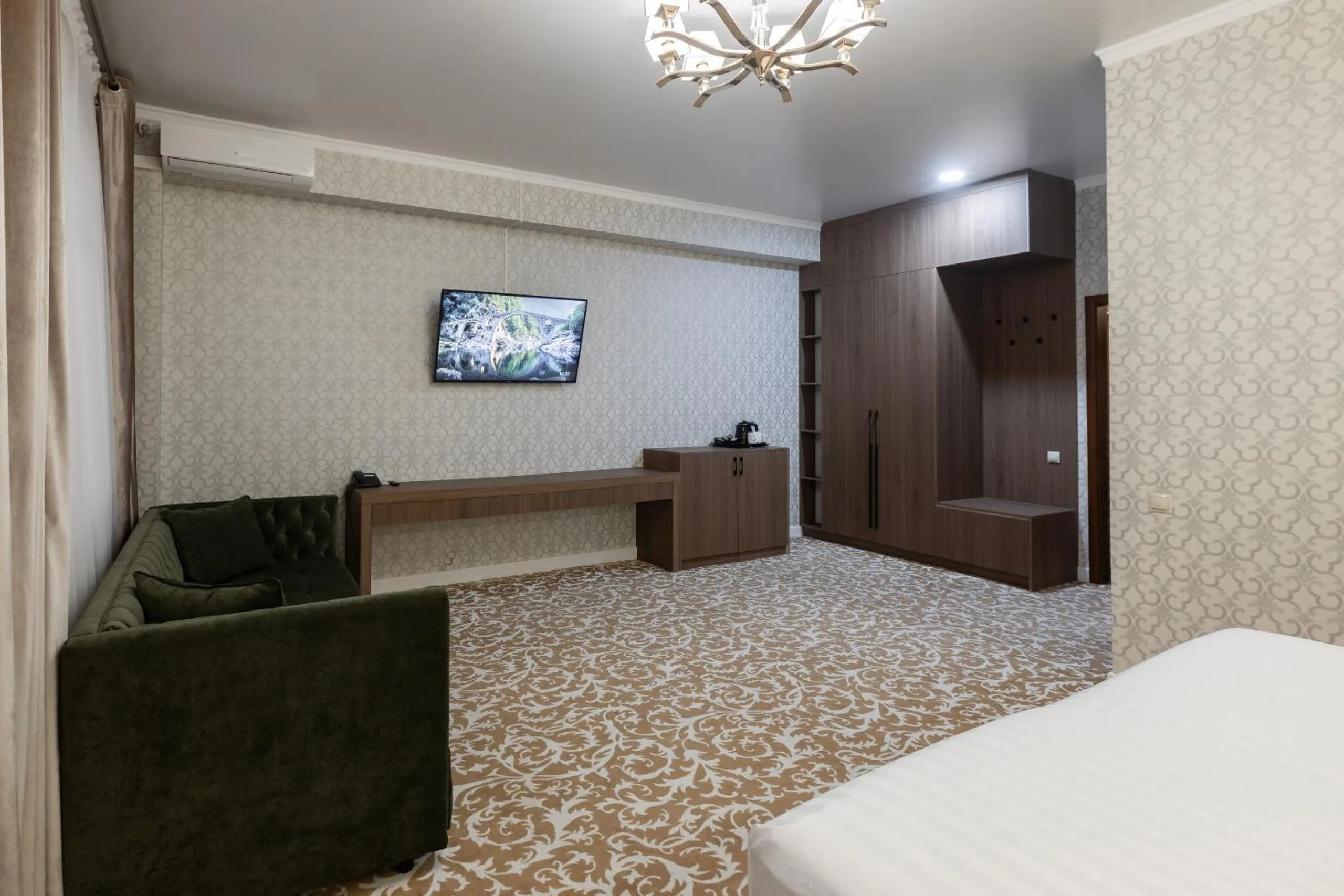 TV and multimedia, Bed in Boutique Hotel Tomiris