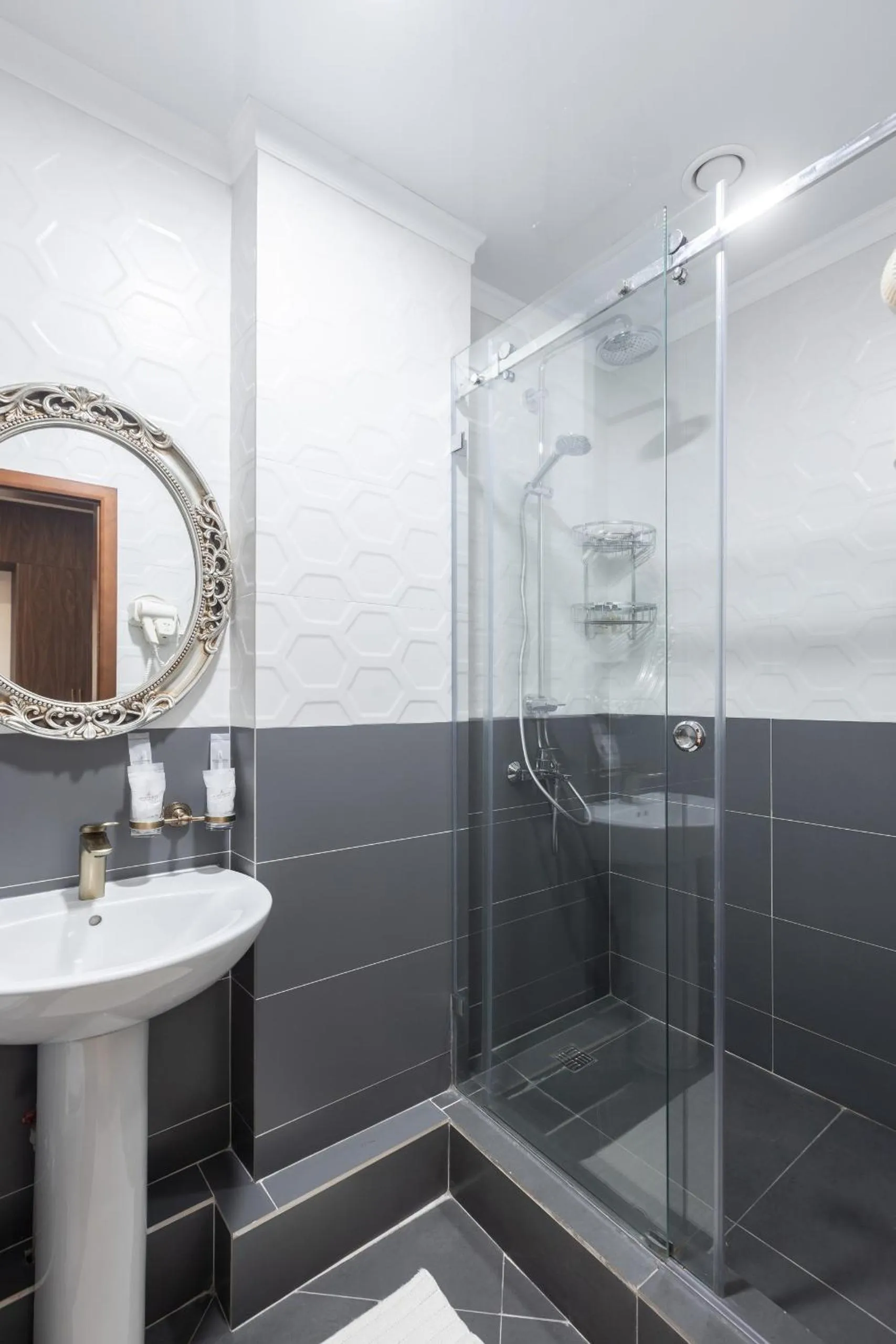 Shower in Boutique Hotel Tomiris