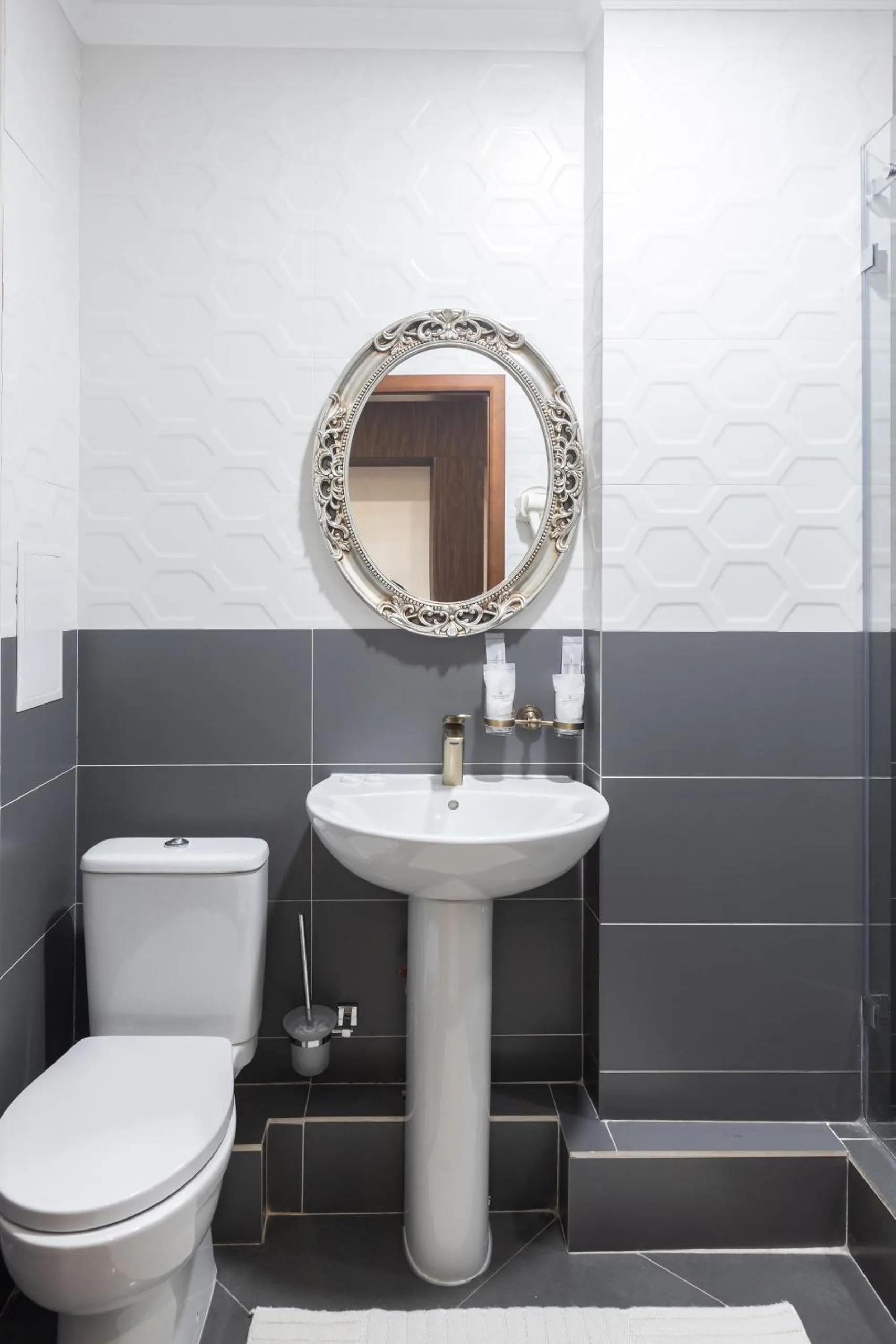 Shower in Boutique Hotel Tomiris