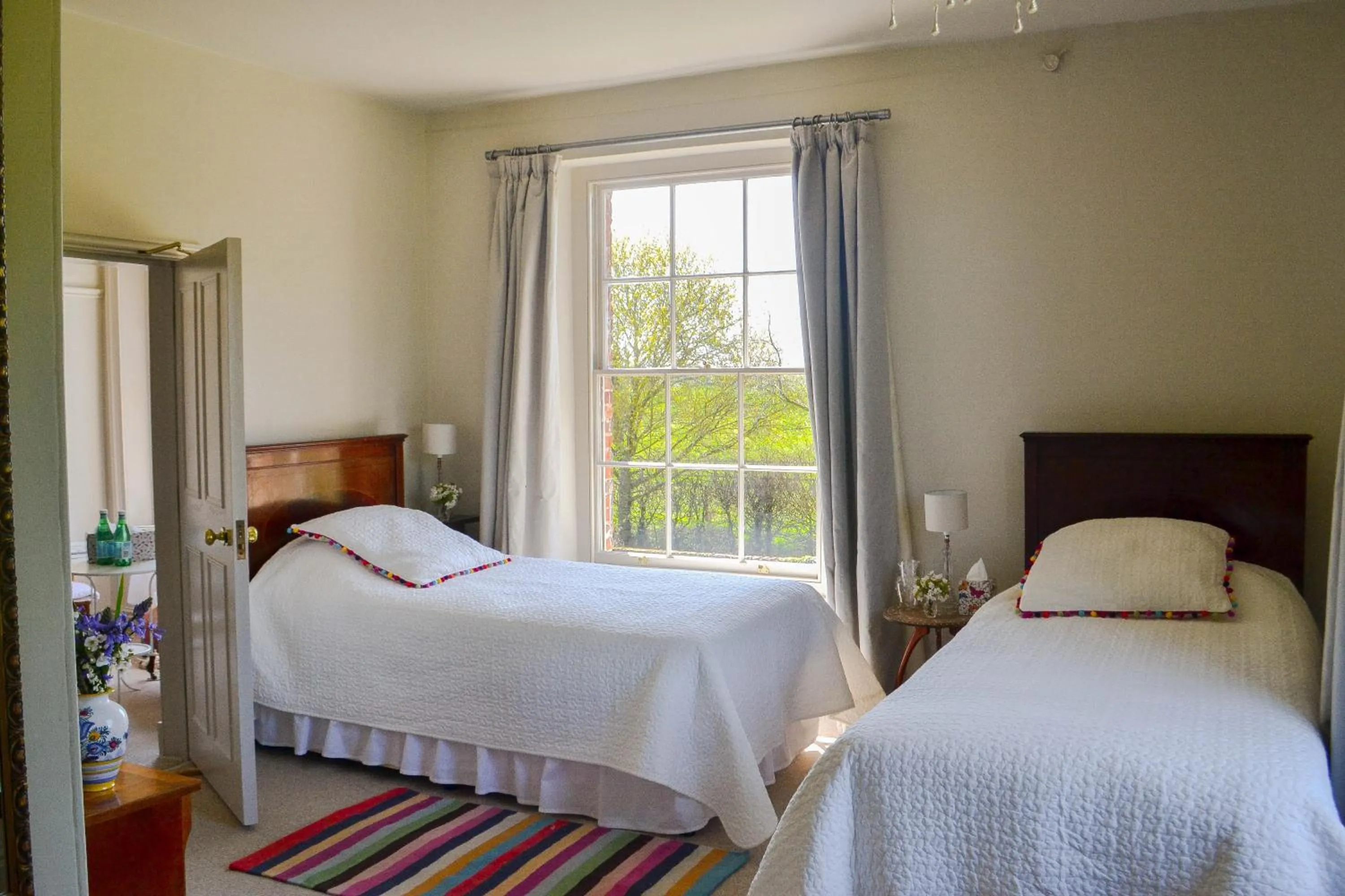 Photo of the whole room, Bed in Sankence lodge B&B