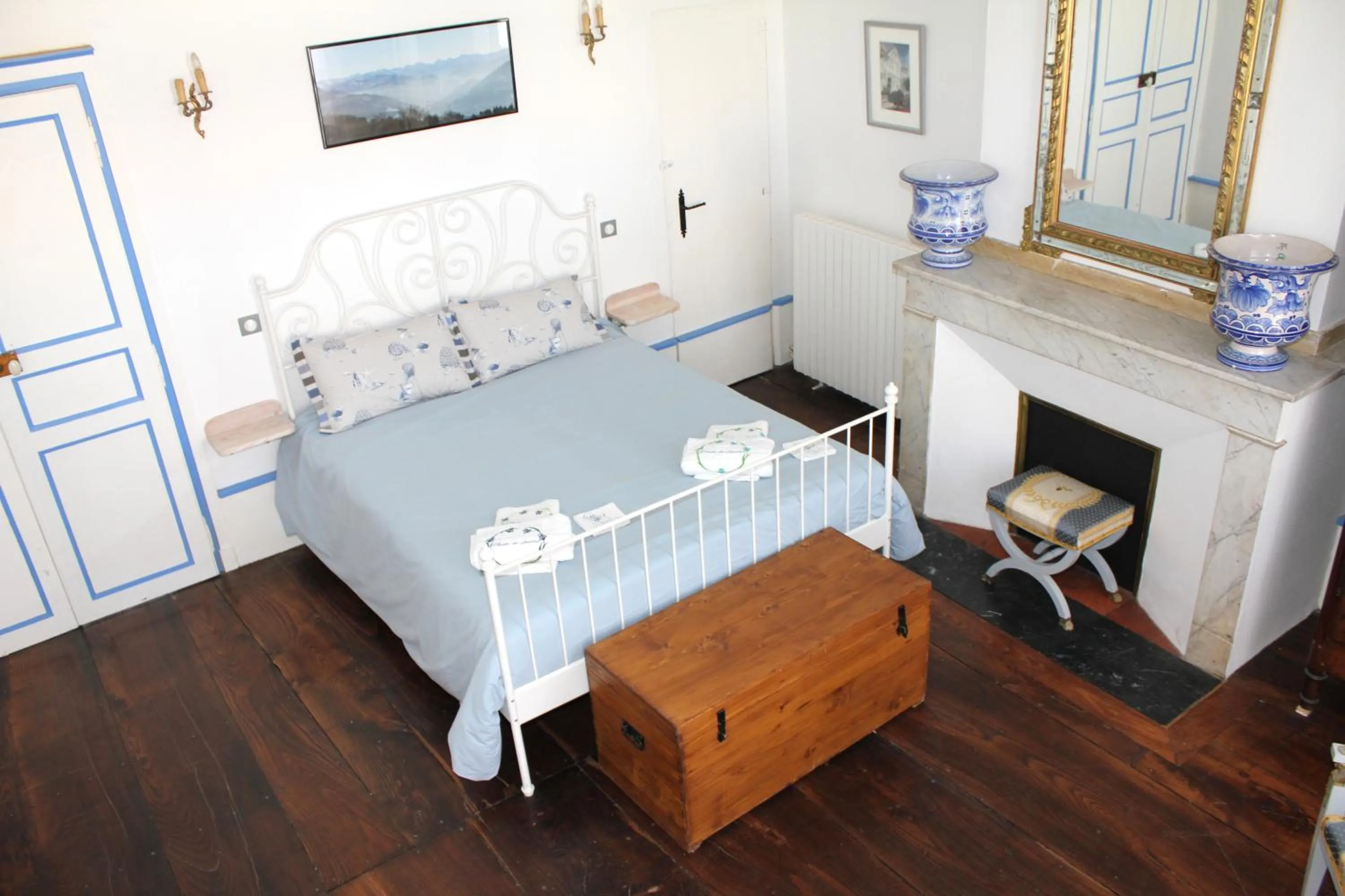 Photo of the whole room, Bed in Chambres d'Hôtes L'Enclos des Jacobins