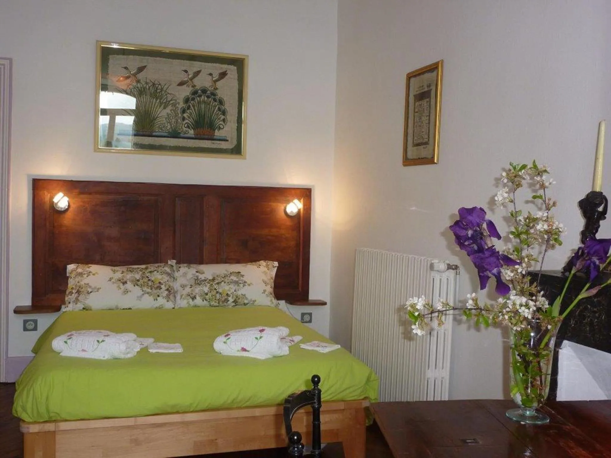Photo of the whole room, Bed in Chambres d'Hôtes L'Enclos des Jacobins