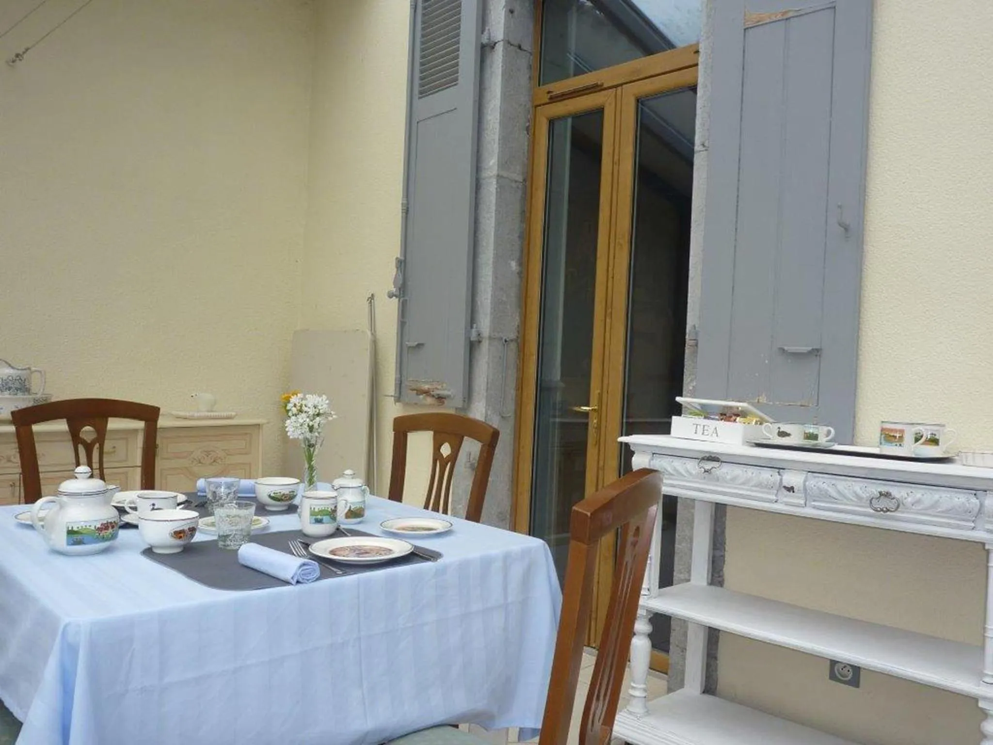 Balcony/Terrace in Chambres d'Hôtes L'Enclos des Jacobins