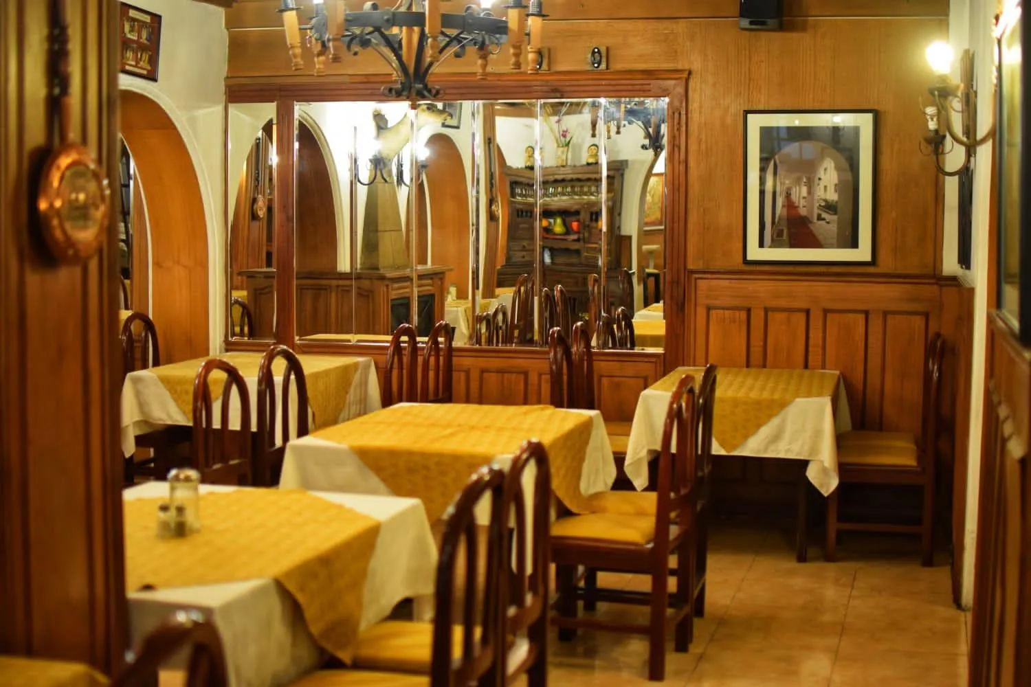 Restaurant/places to eat in Hotel Ambassador