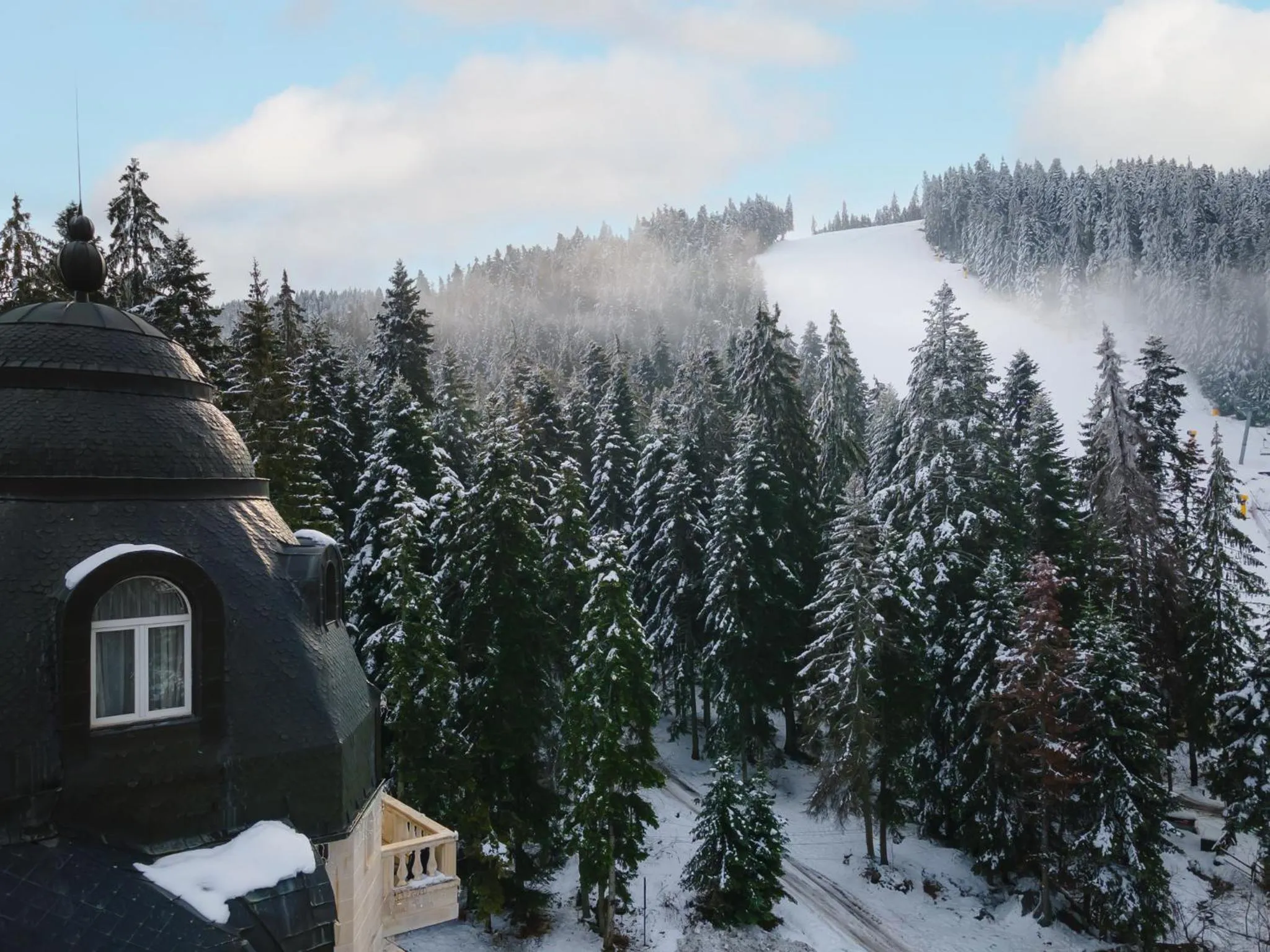 Skiing in Festa Winter Palace Hotel