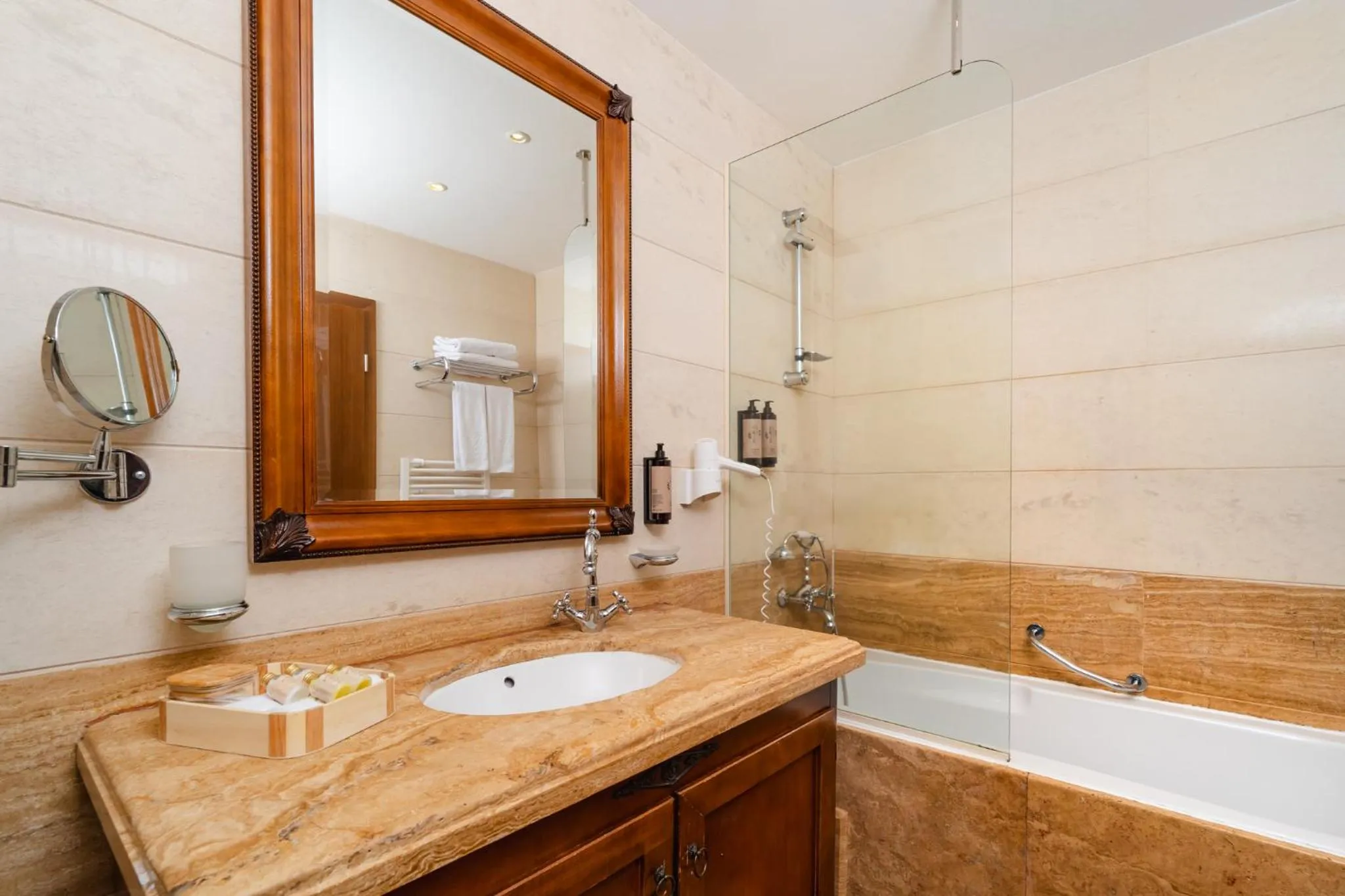 Bedroom in Festa Winter Palace Hotel