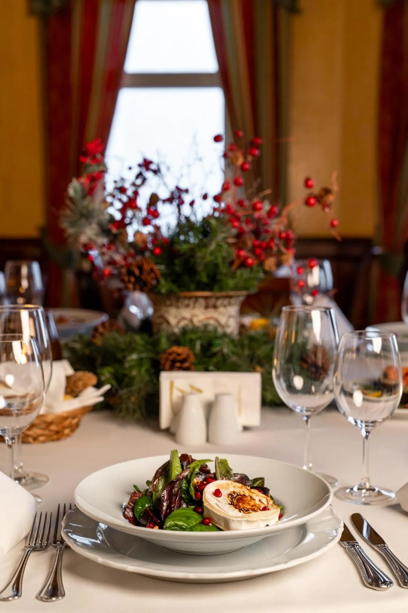 Restaurant/places to eat in Festa Winter Palace Hotel