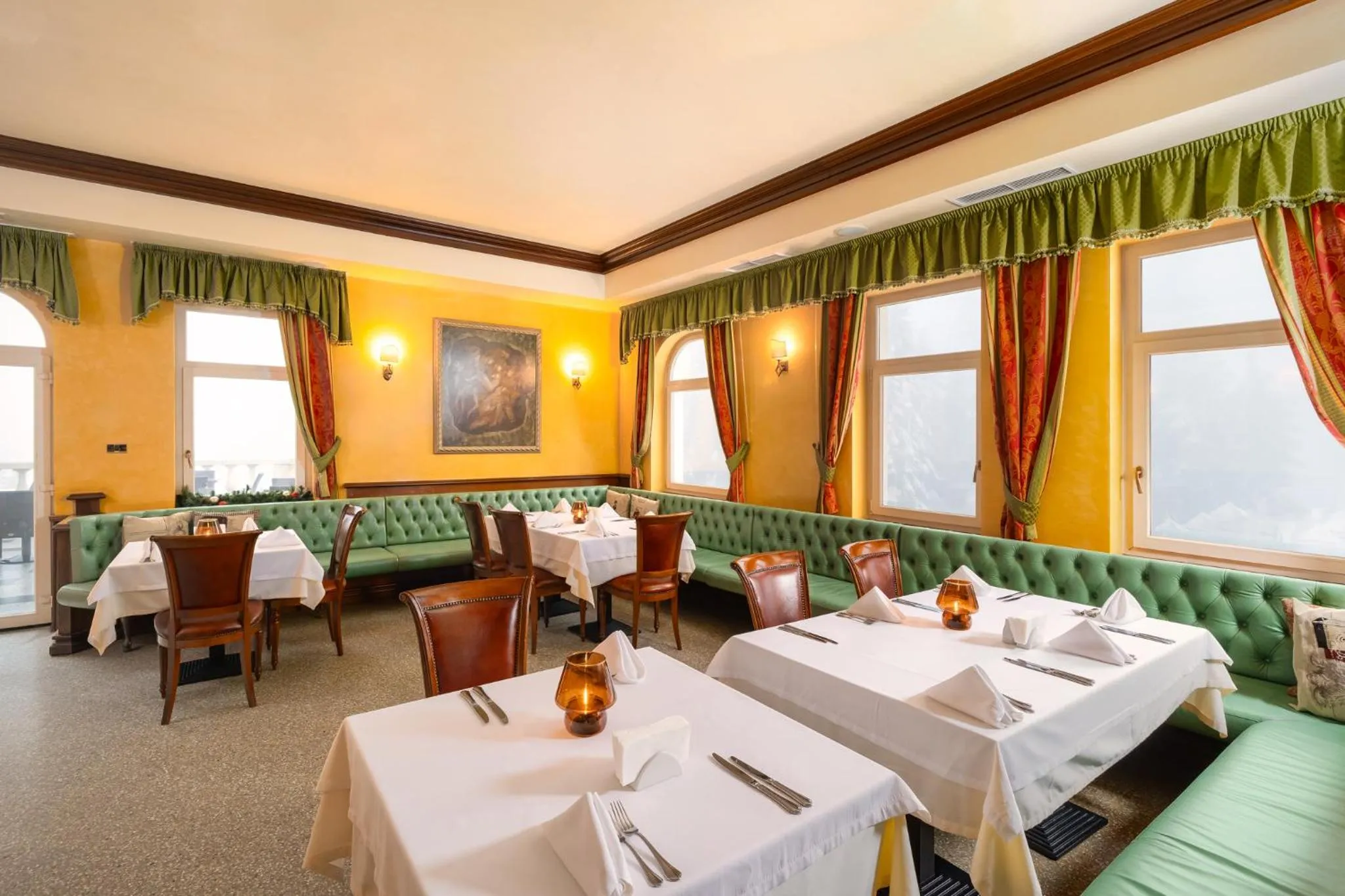 Restaurant/places to eat in Festa Winter Palace Hotel