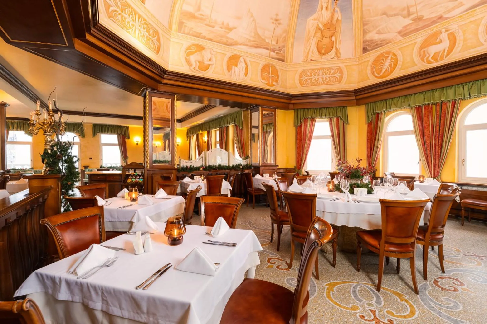 Restaurant/places to eat in Festa Winter Palace Hotel