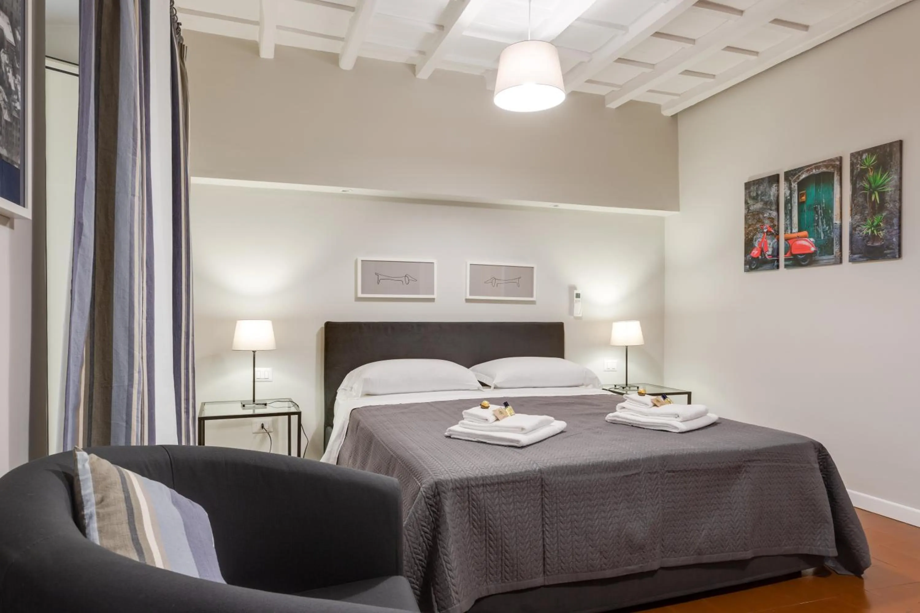 Photo of the whole room, Bed in Rome as you feel - Grotta Pinta apartments