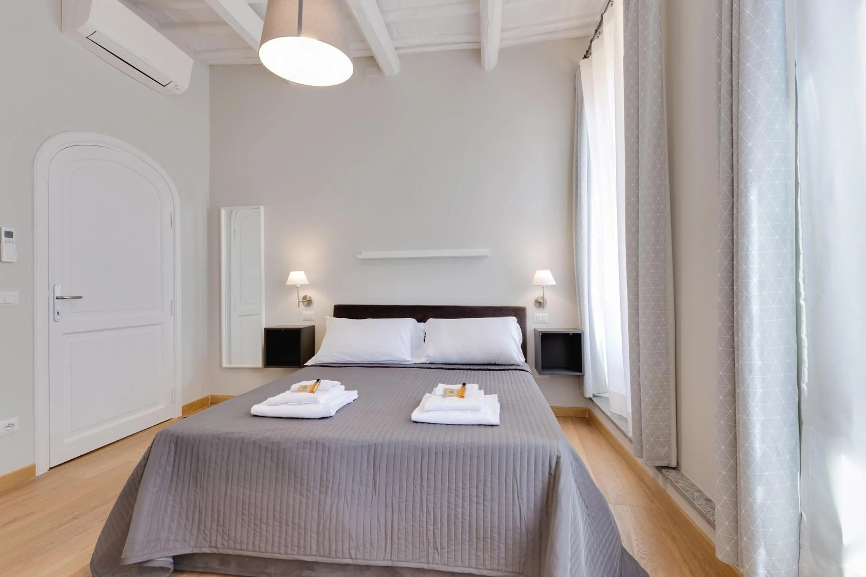 Photo of the whole room, Bed in Rome as you feel - Grotta Pinta apartments