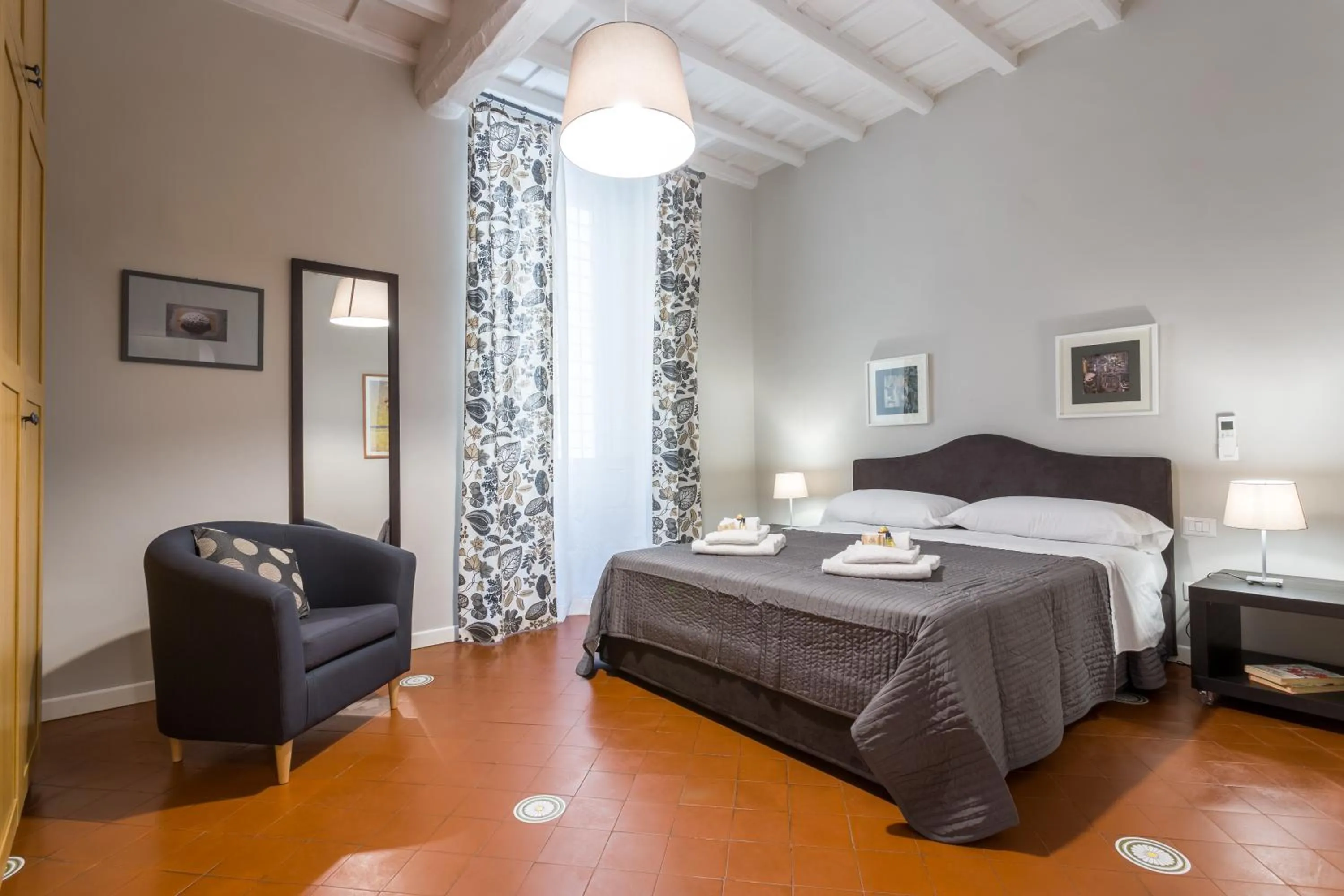 Photo of the whole room, Bed in Rome as you feel - Grotta Pinta apartments