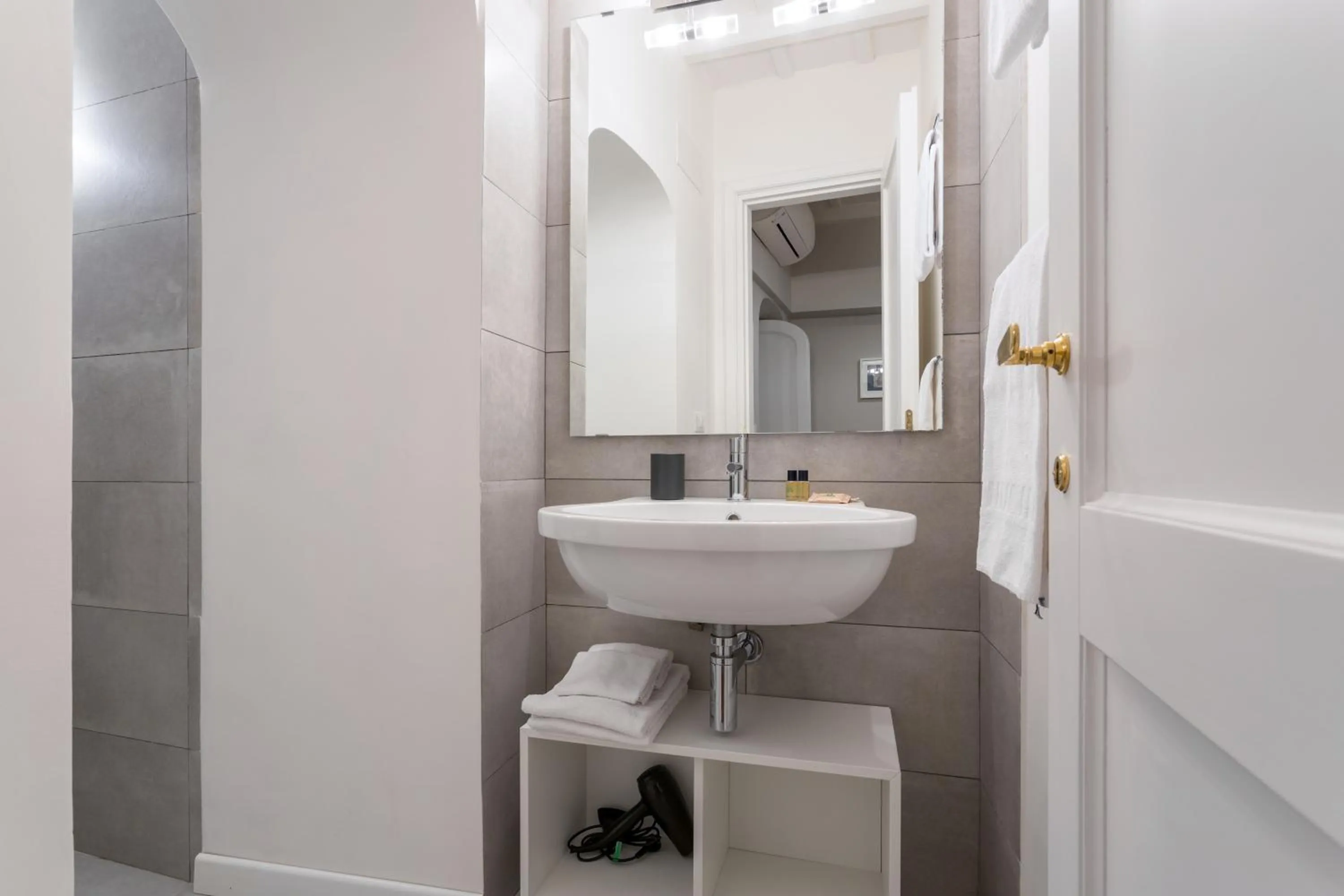 Bathroom in Rome as you feel - Grotta Pinta apartments