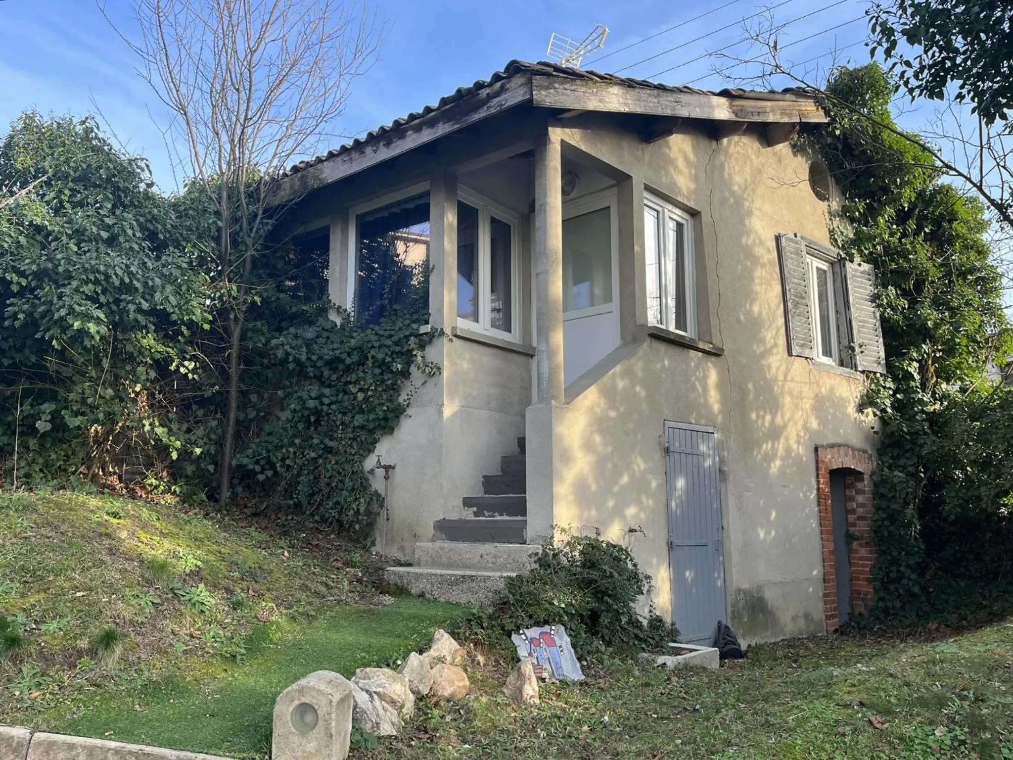 Property building in Villa Fani