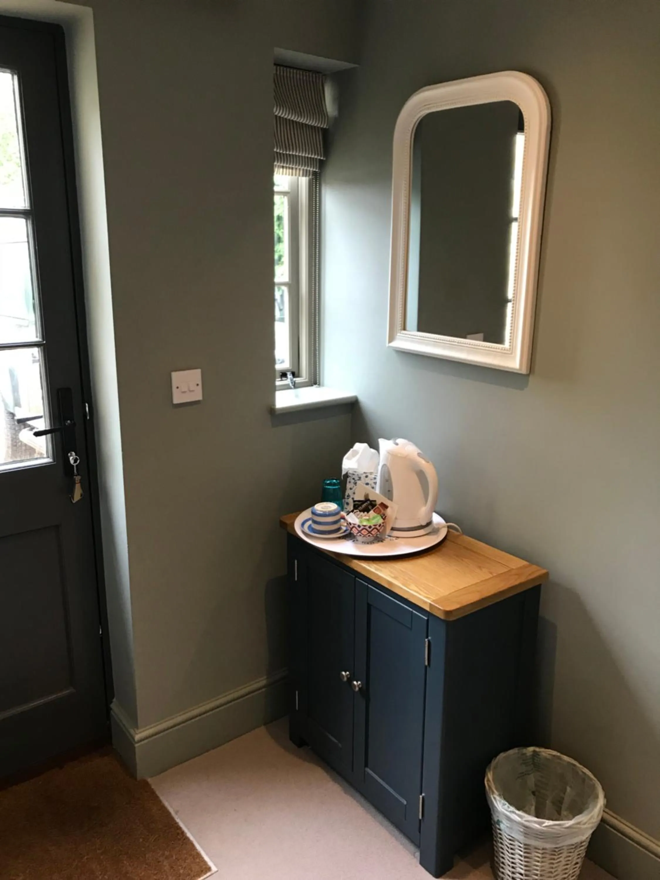Coffee/tea facilities in Church End Cottage