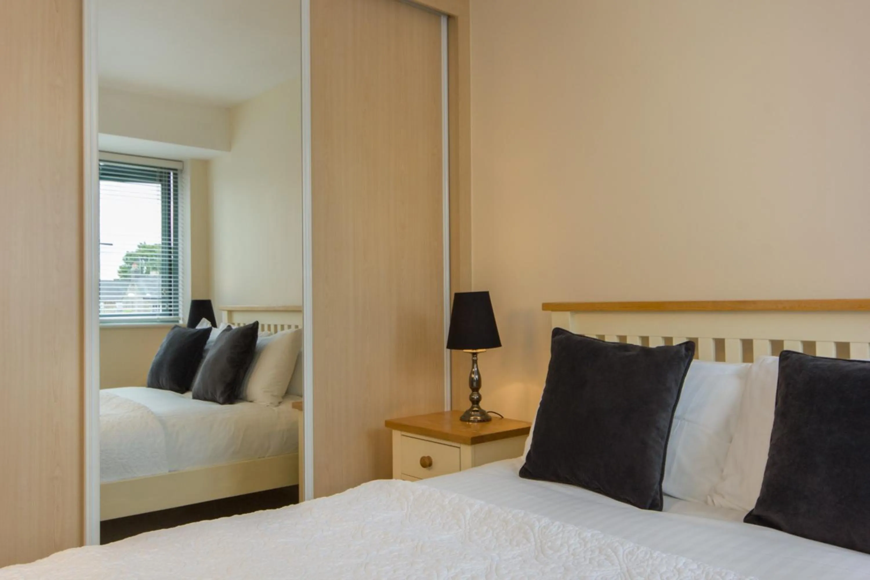 Bedroom, Bed in Citystay Living - Dove House