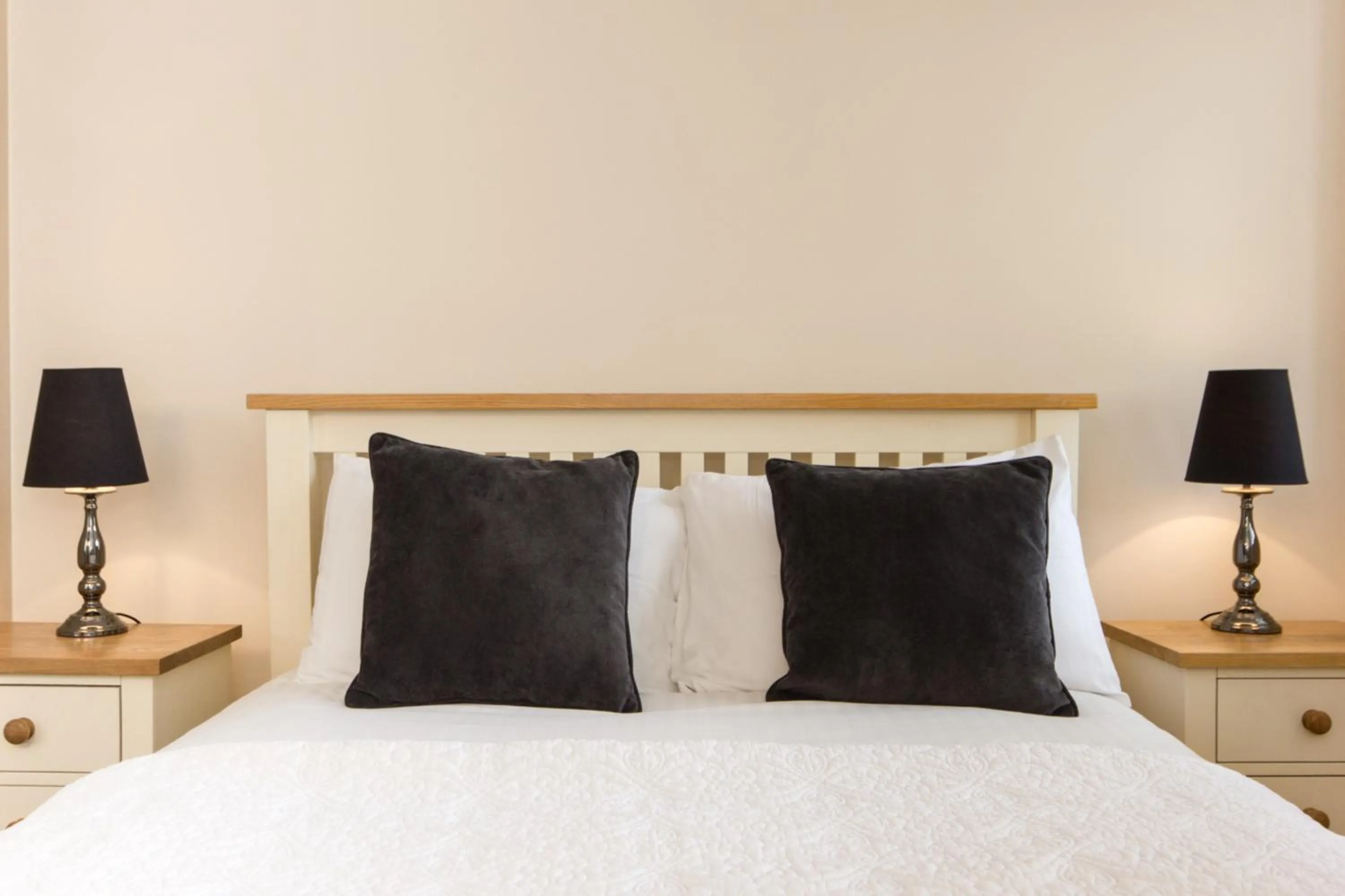 Bedroom, Bed in Citystay Living - Dove House