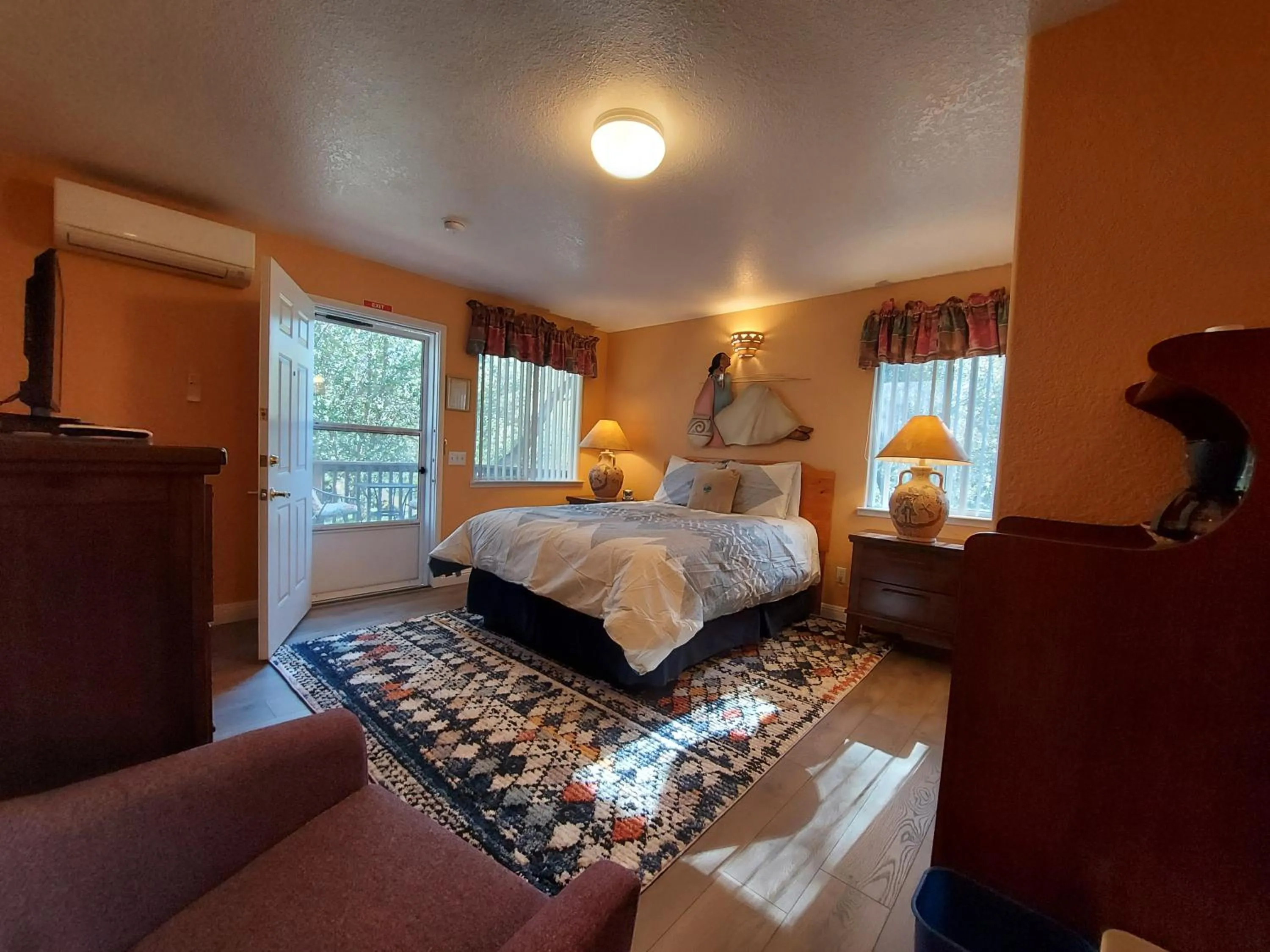 Shower, Bed in Little Valley Inn