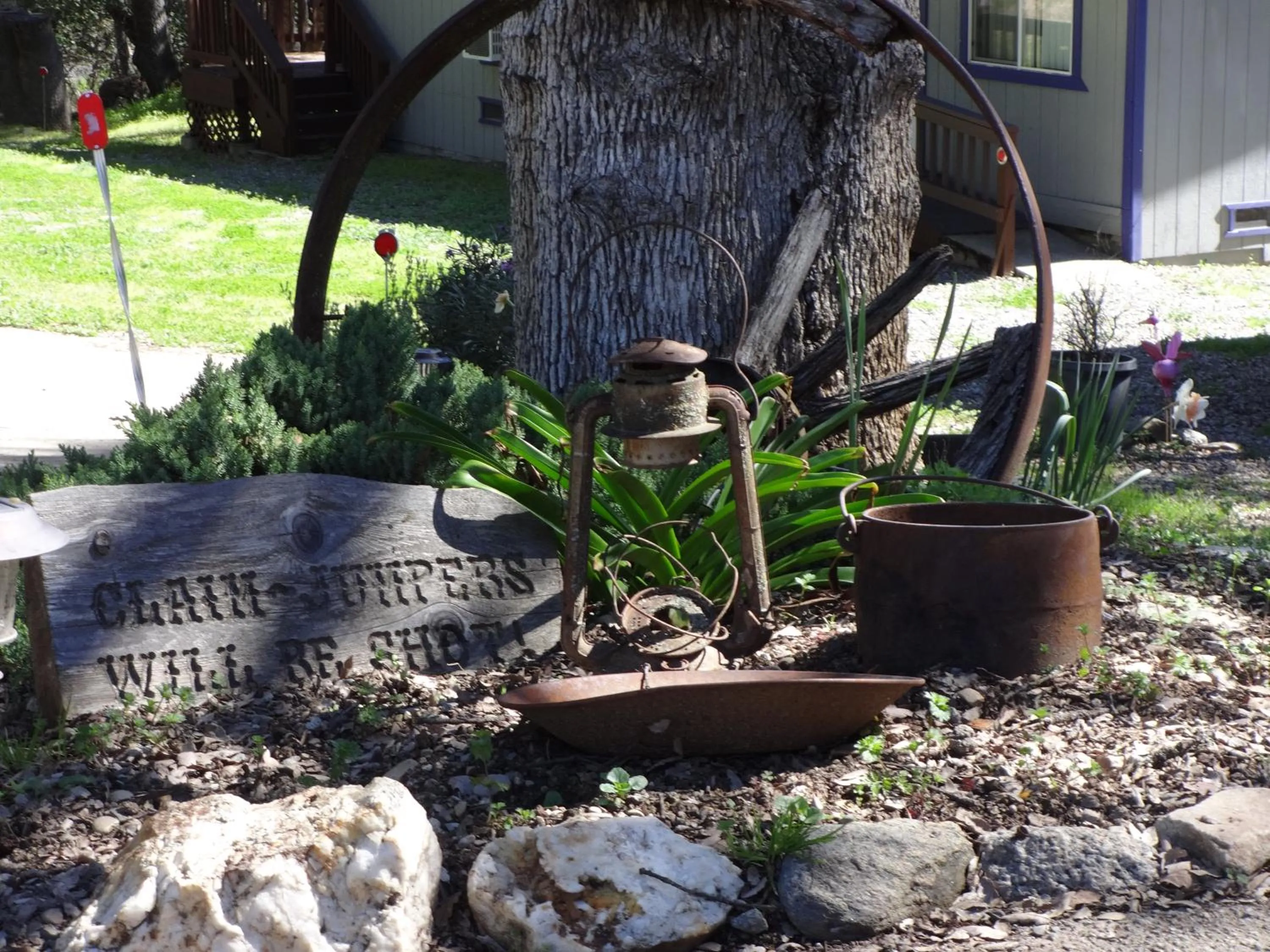 Facade/entrance in Little Valley Inn