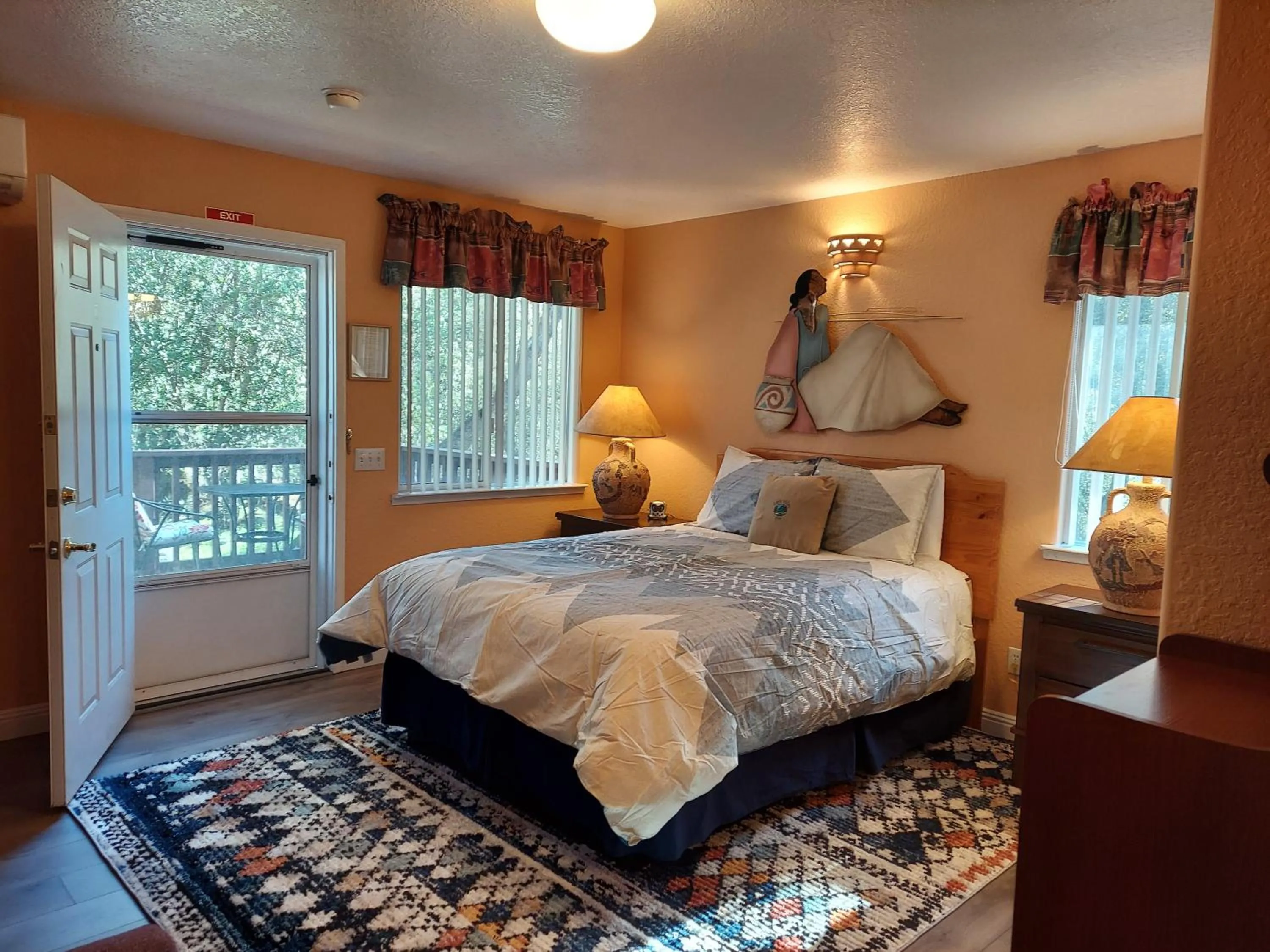 Shower, Bed in Little Valley Inn