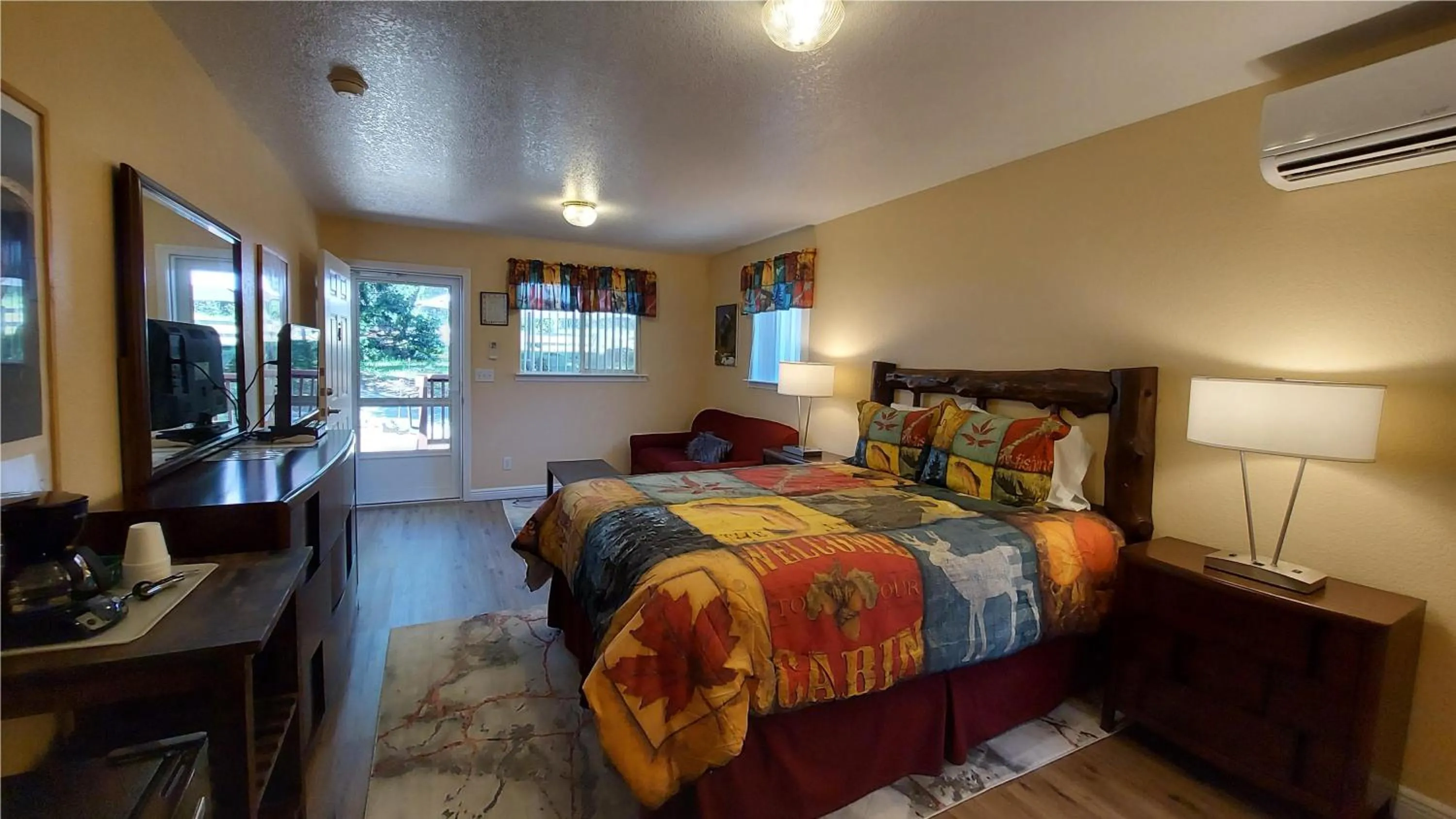 Shower, Bed in Little Valley Inn
