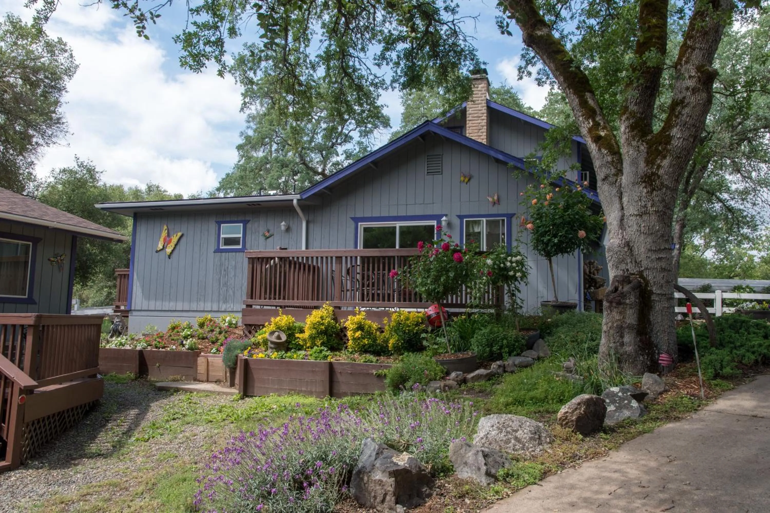 Property building in Little Valley Inn
