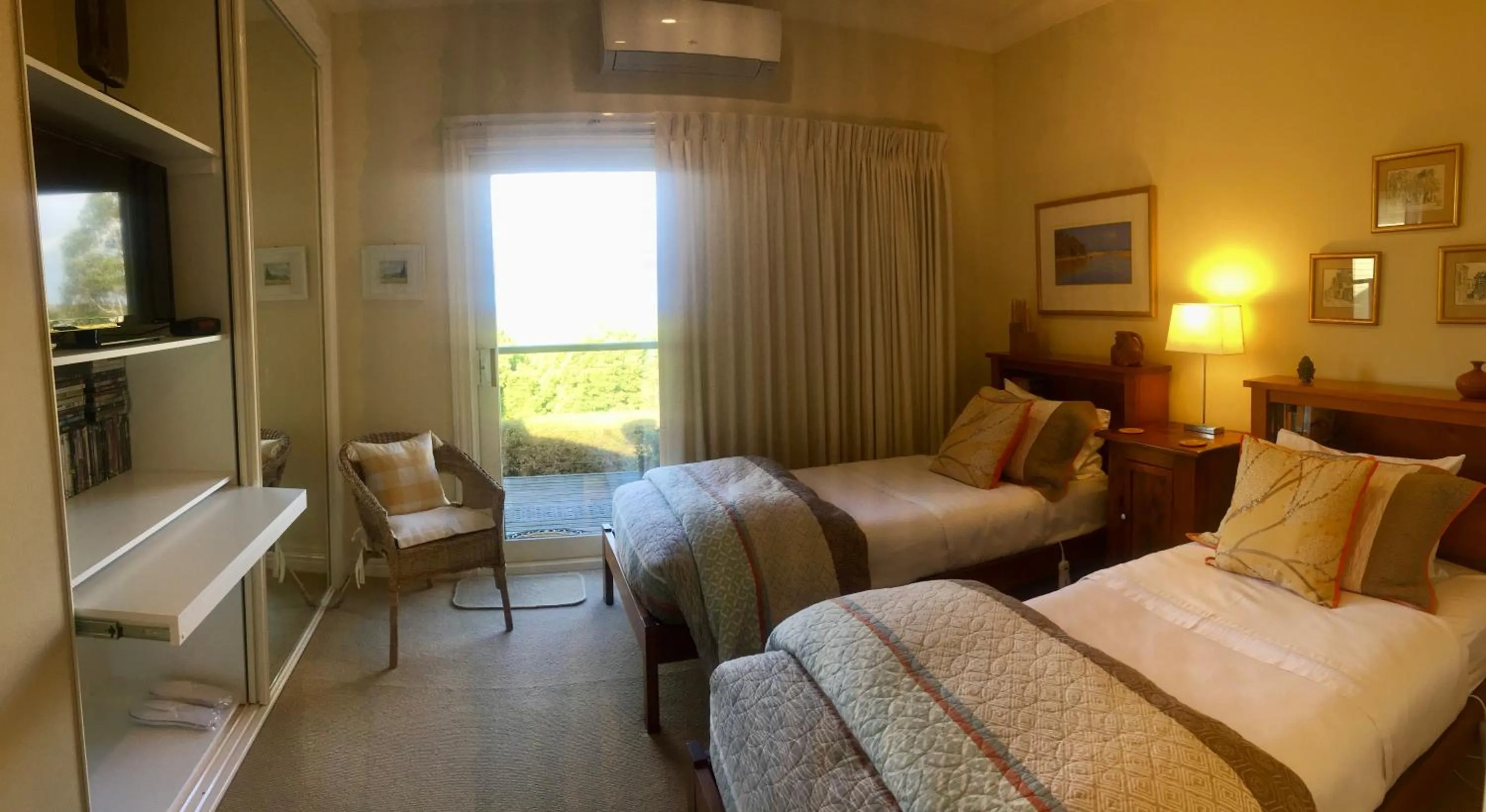 Bedroom, Bed in Llarrinda Bed & Breakfast