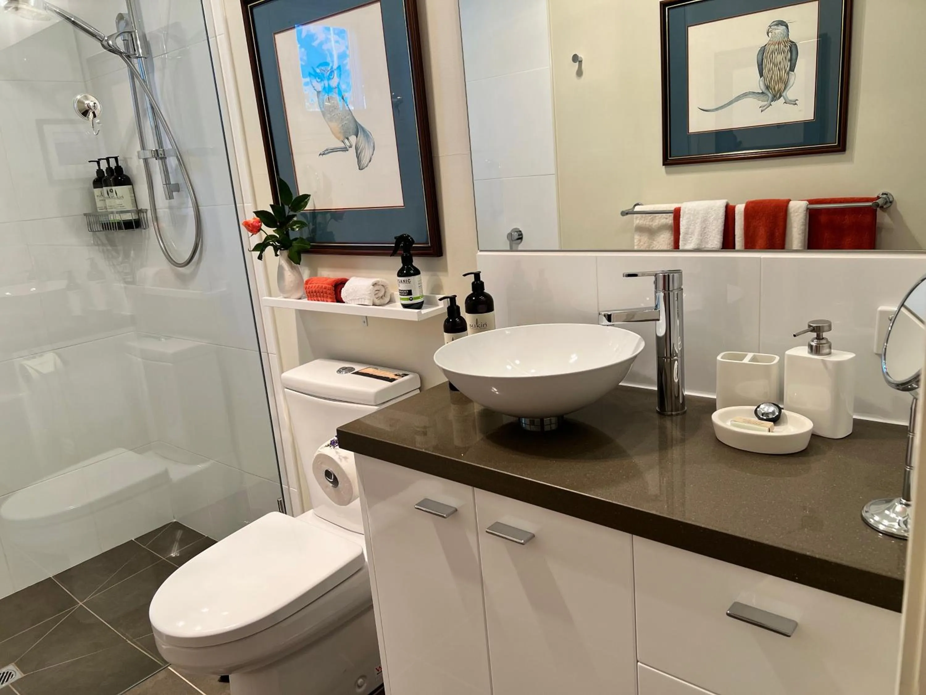 Toilet in Llarrinda Bed & Breakfast