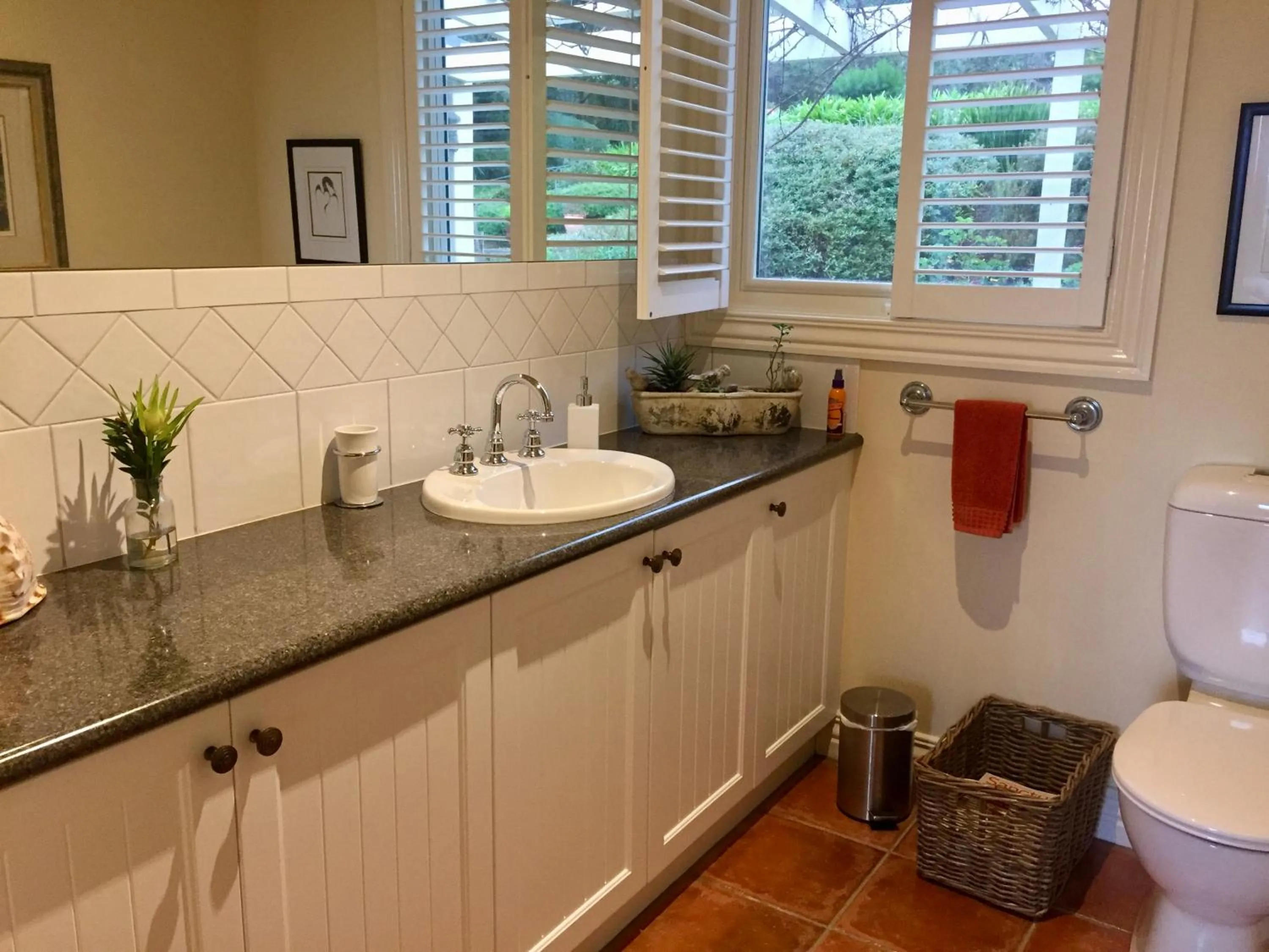 Toilet in Llarrinda Bed & Breakfast