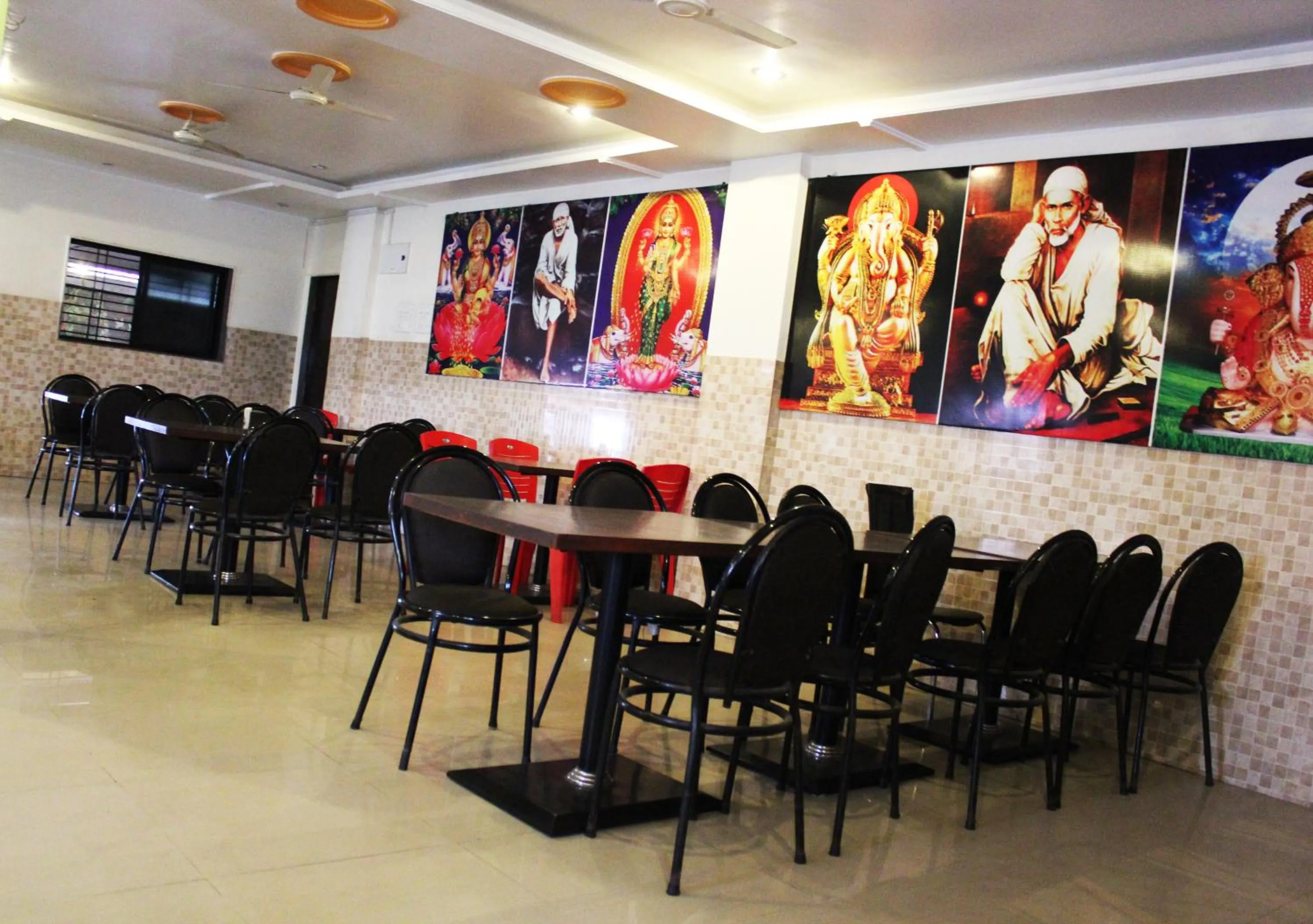 Restaurant/places to eat in Sai Atithi Resort