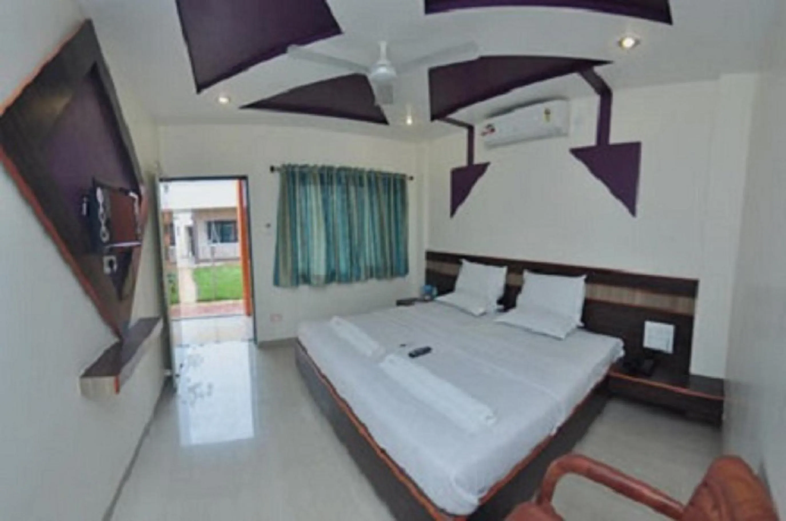 Bedroom, Bed in Sai Atithi Resort