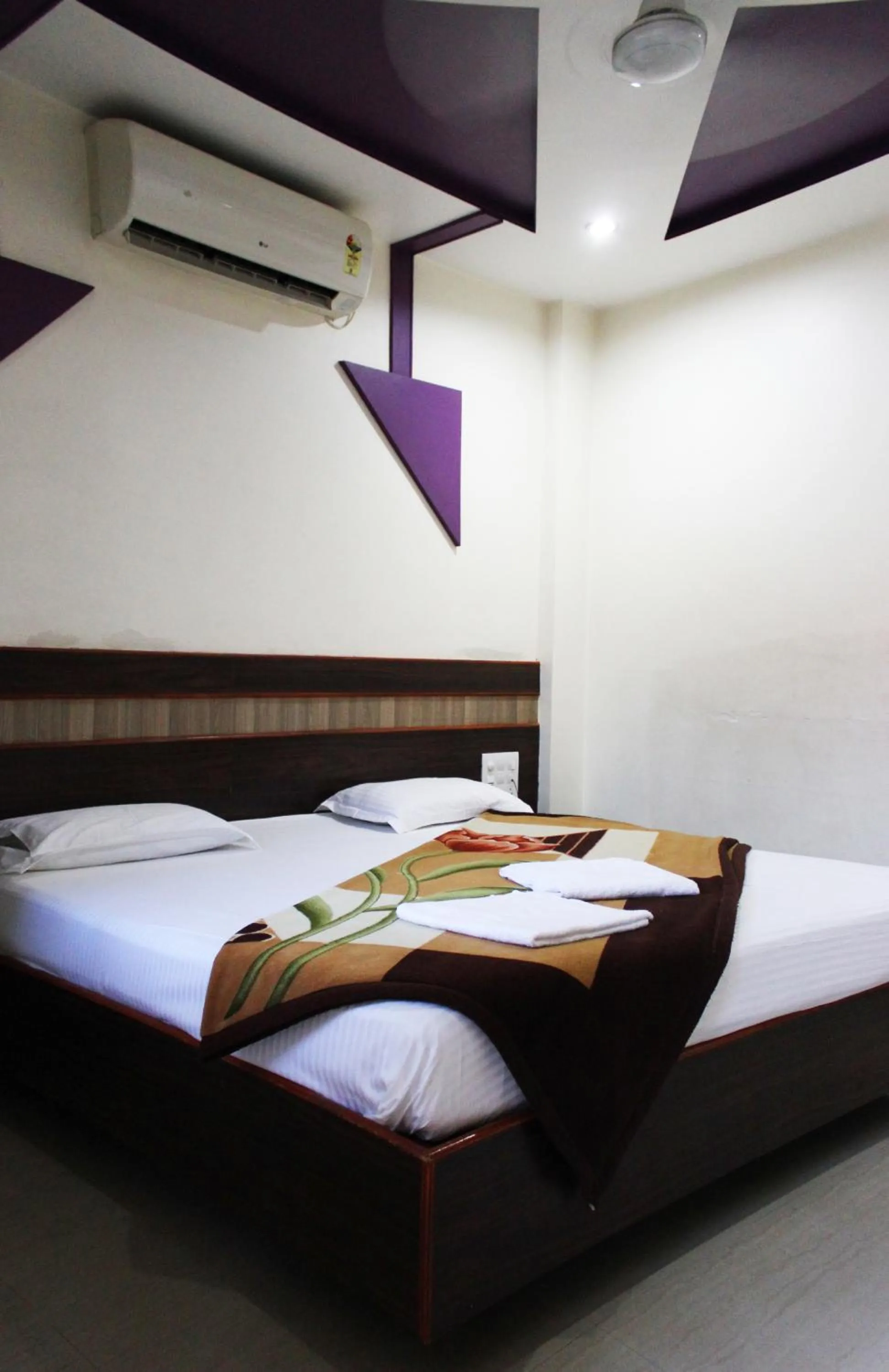 Bedroom, Bed in Sai Atithi Resort