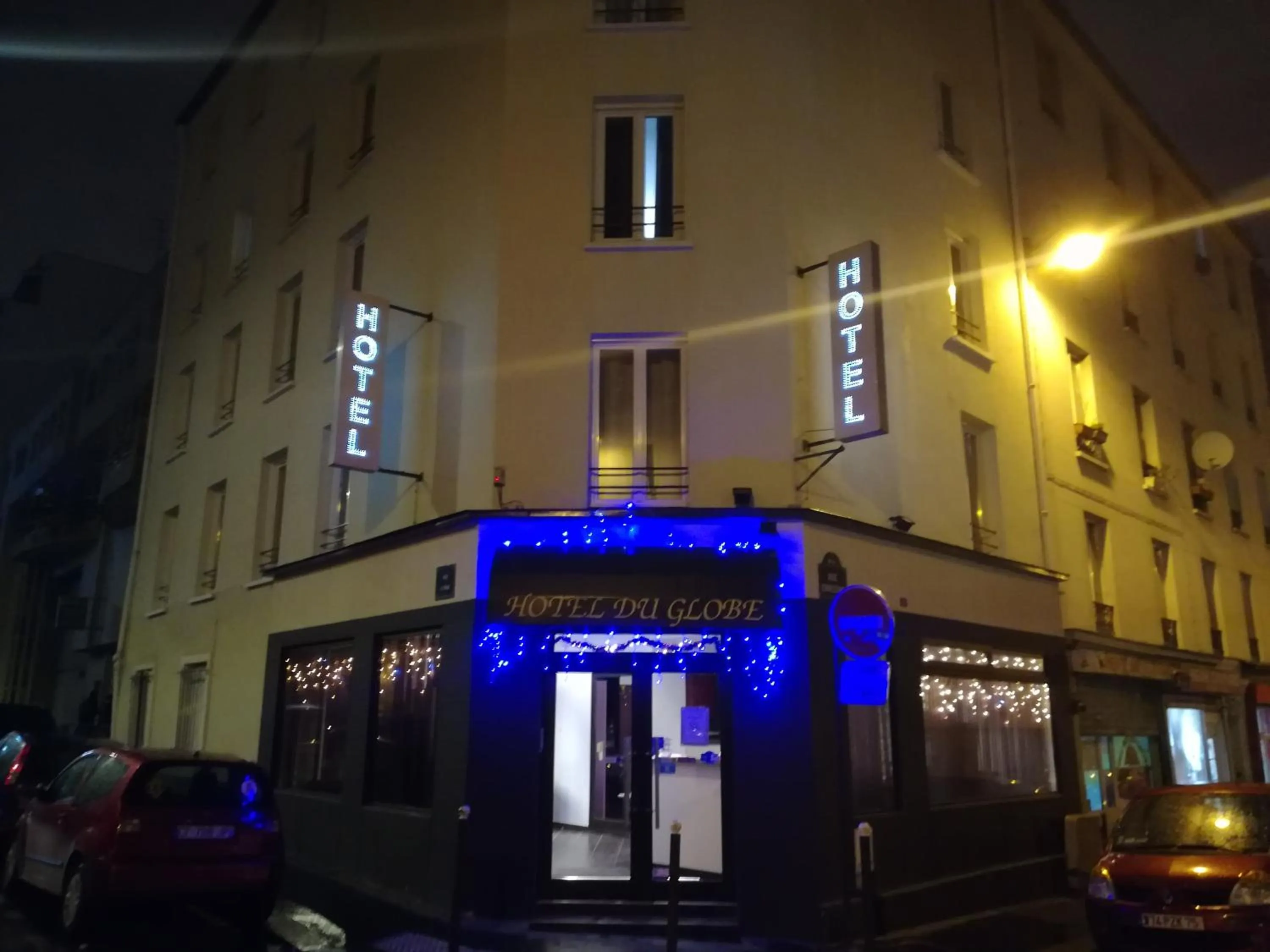 Facade/entrance in Hotel du Globe 18