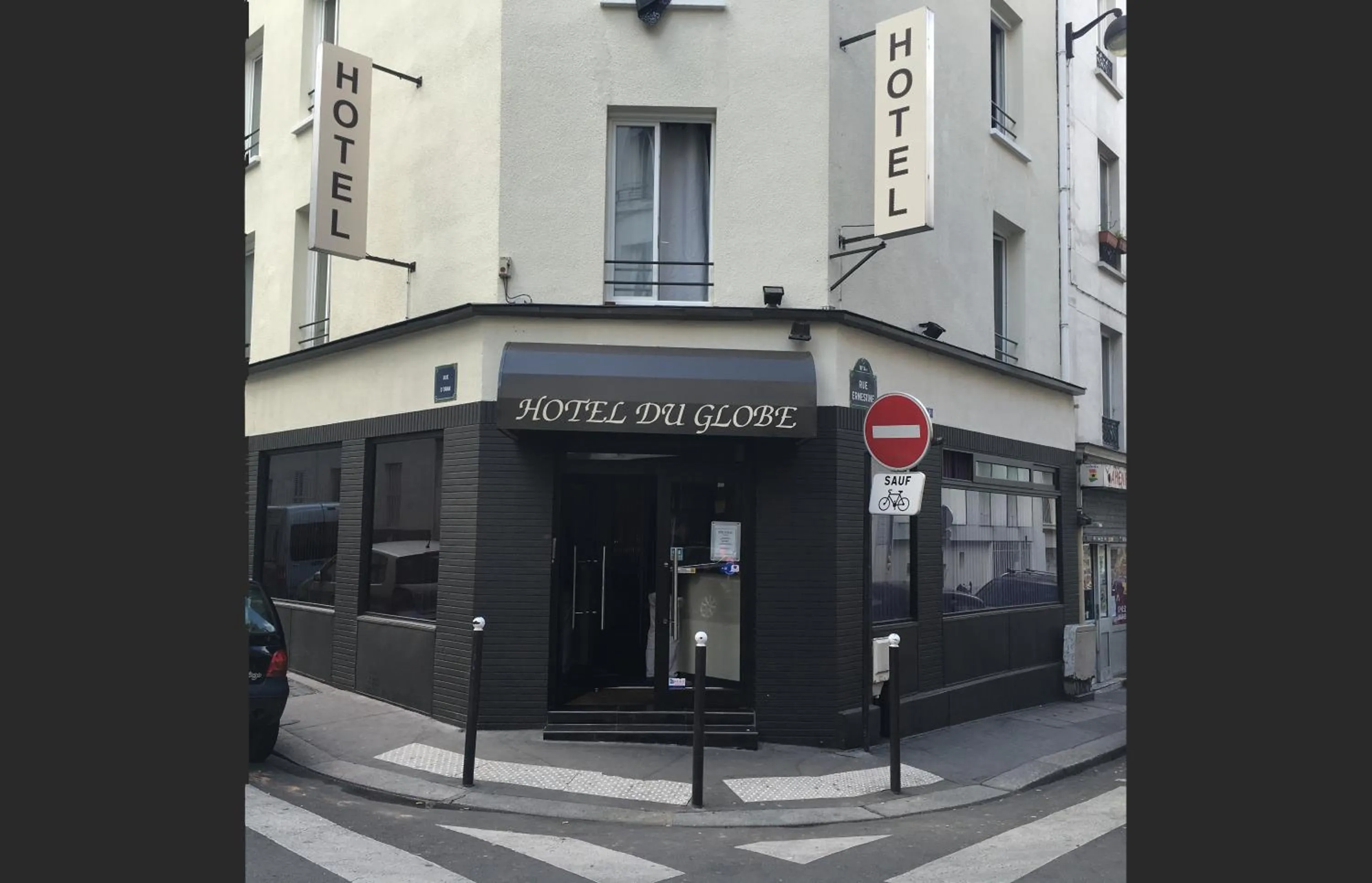 Facade/entrance in Hotel du Globe 18