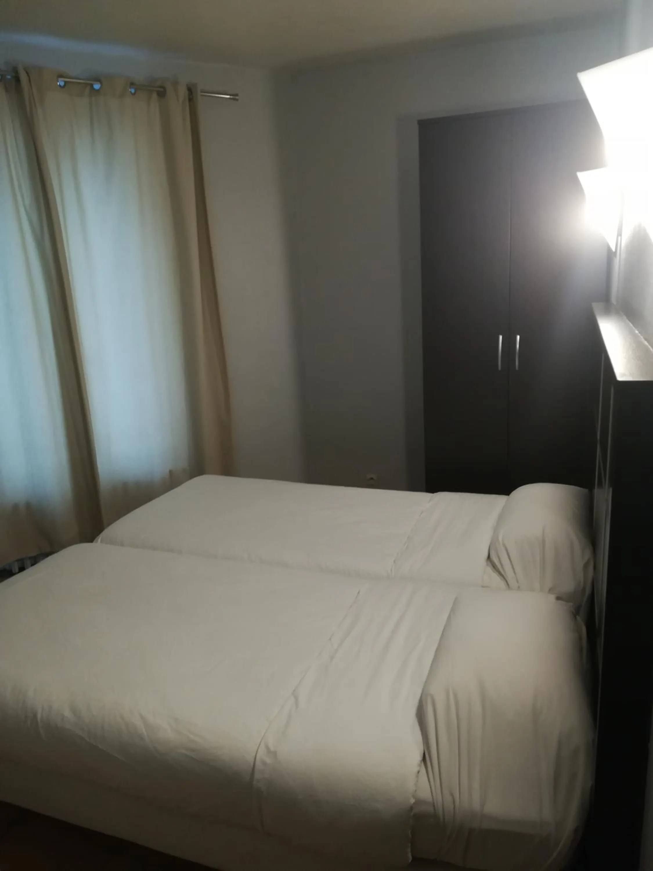 Photo of the whole room, Bed in Hotel du Globe 18