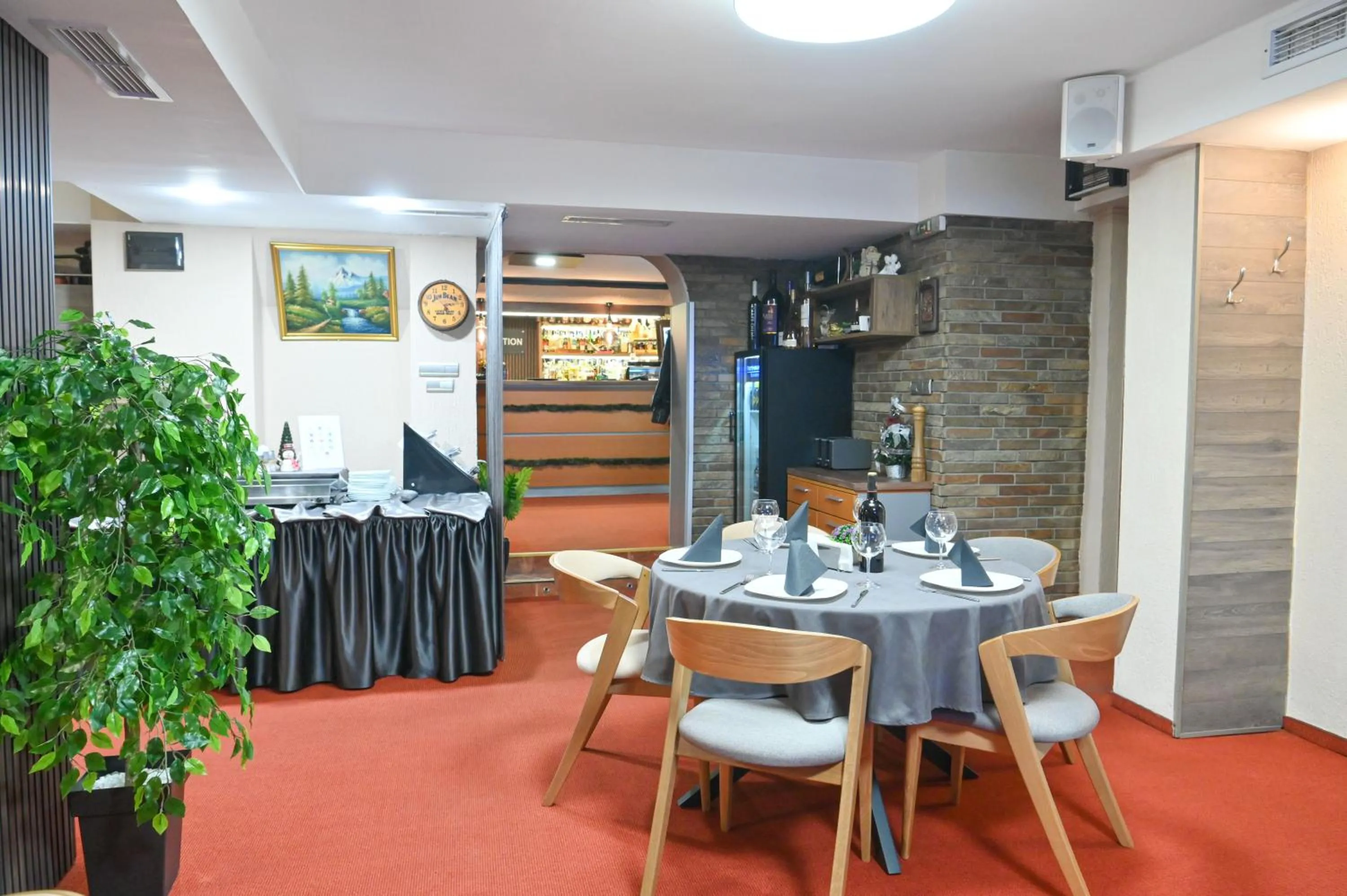 Hotel Rothmans-Breakfast - Free parking - Lobby