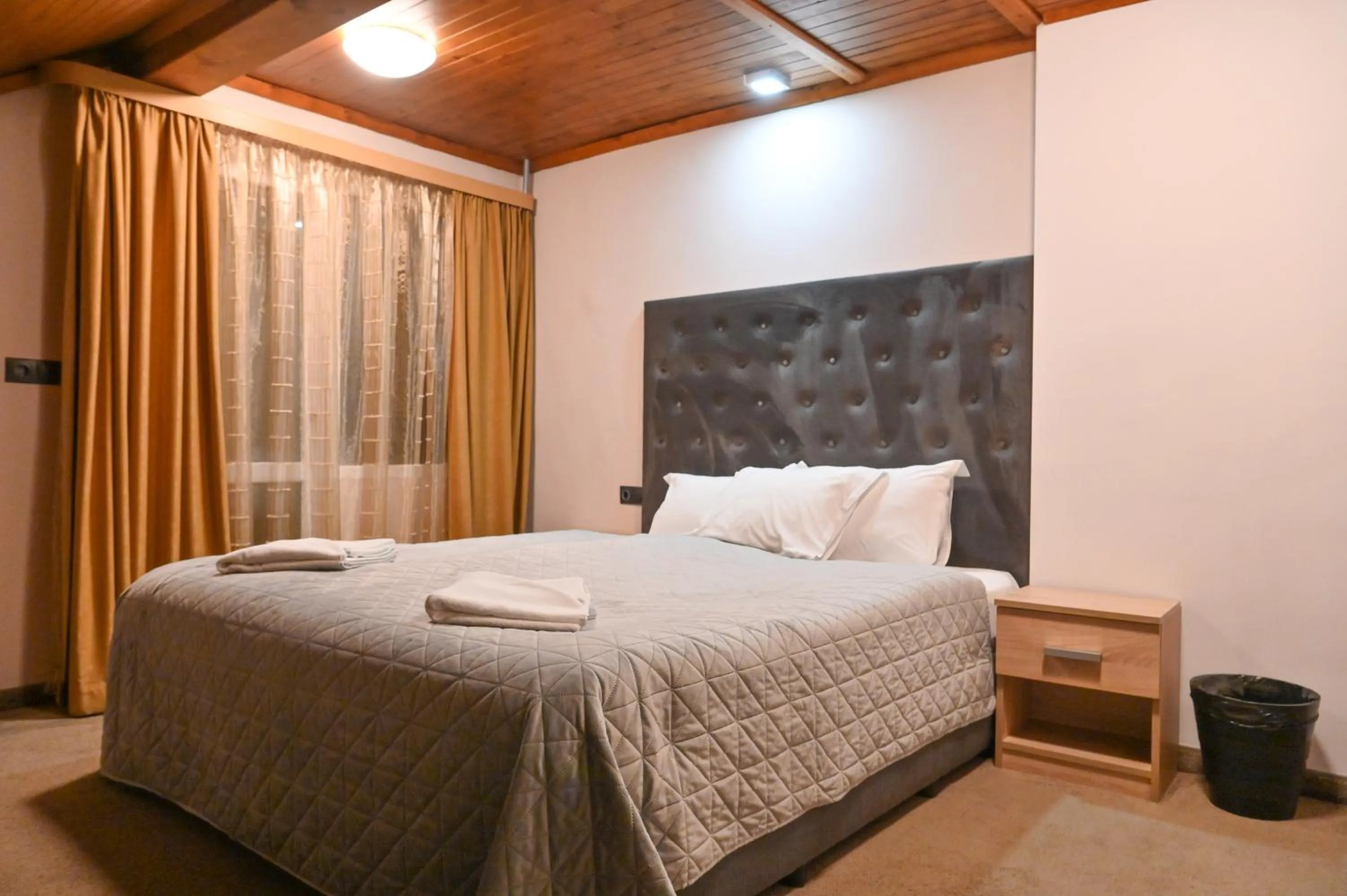 Bed in Hotel Rothmans-Breakfast - Free parking - Lobby