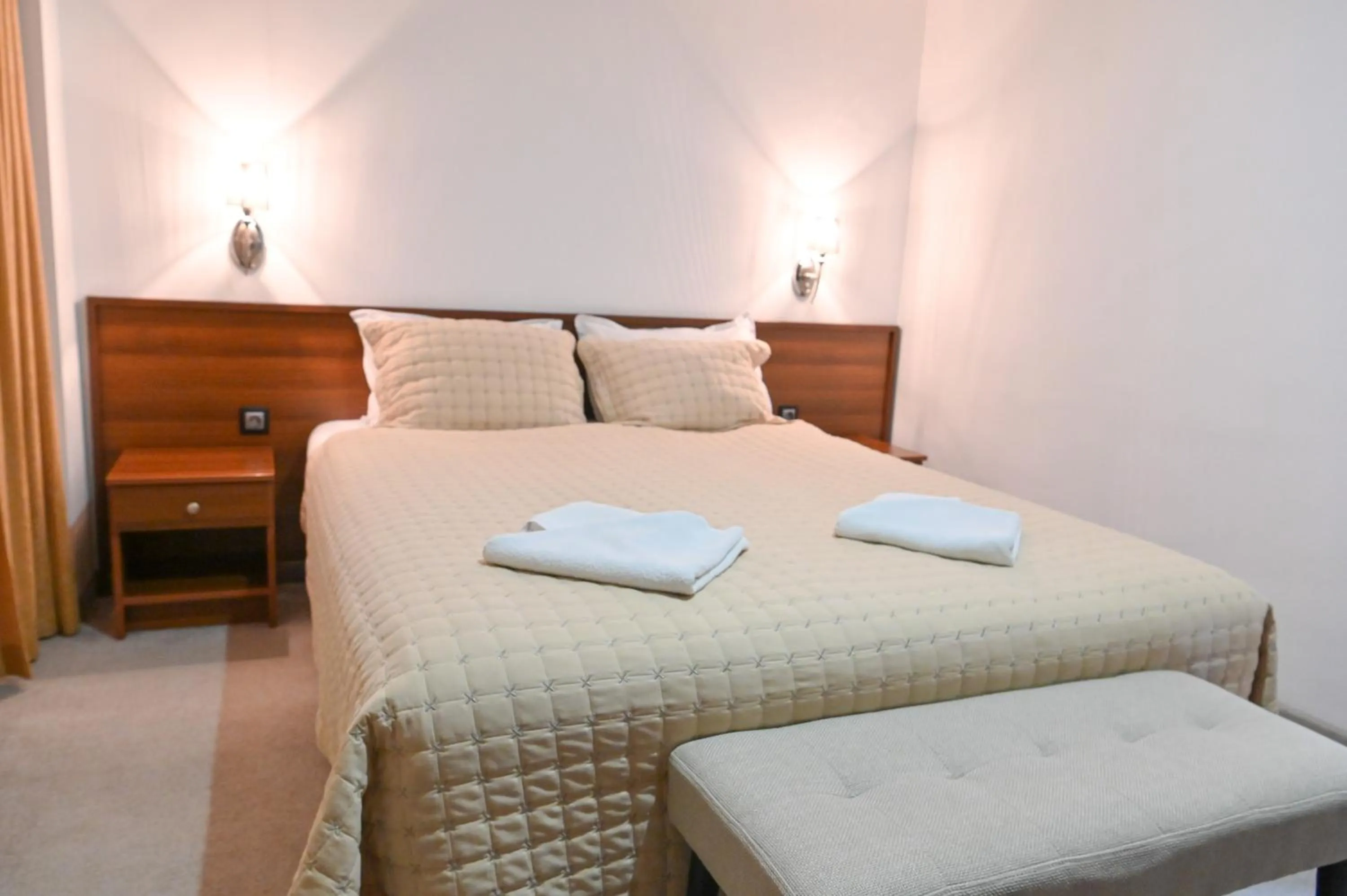 Bed in Hotel Rothmans-Breakfast - Free parking - Lobby