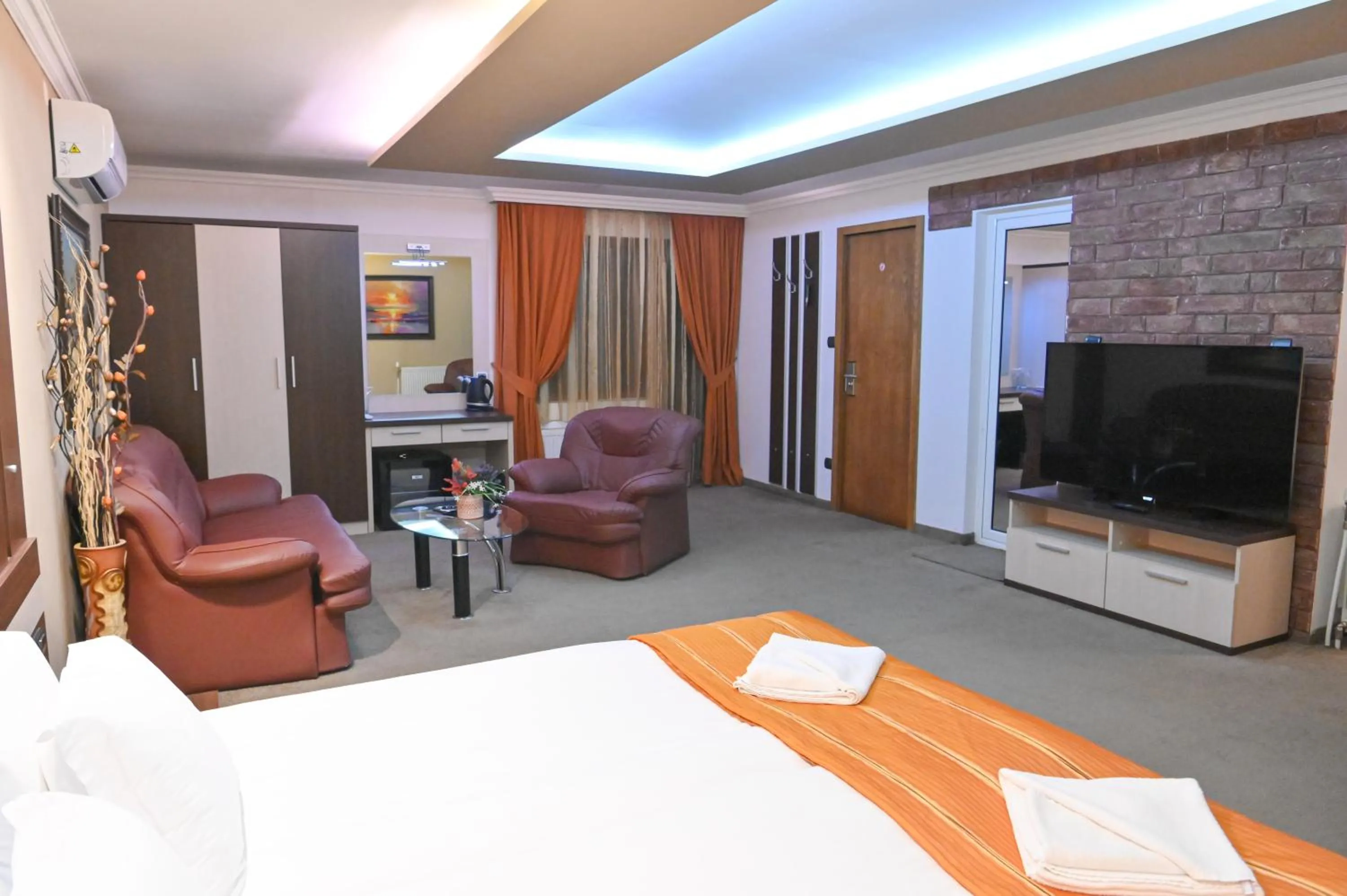 Hotel Rothmans-Breakfast - Free parking - Lobby