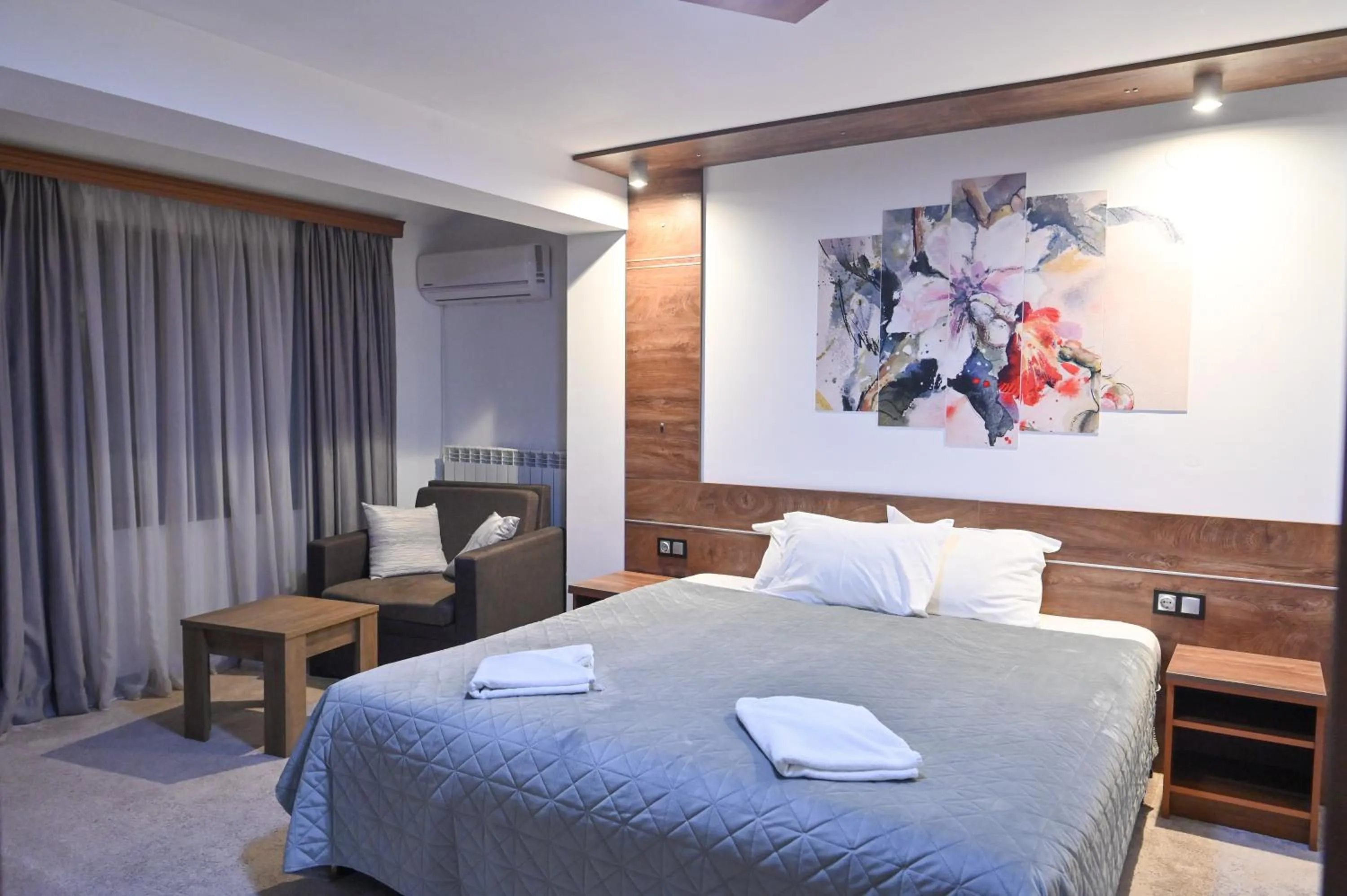 Bed in Hotel Rothmans-Breakfast - Free parking - Lobby