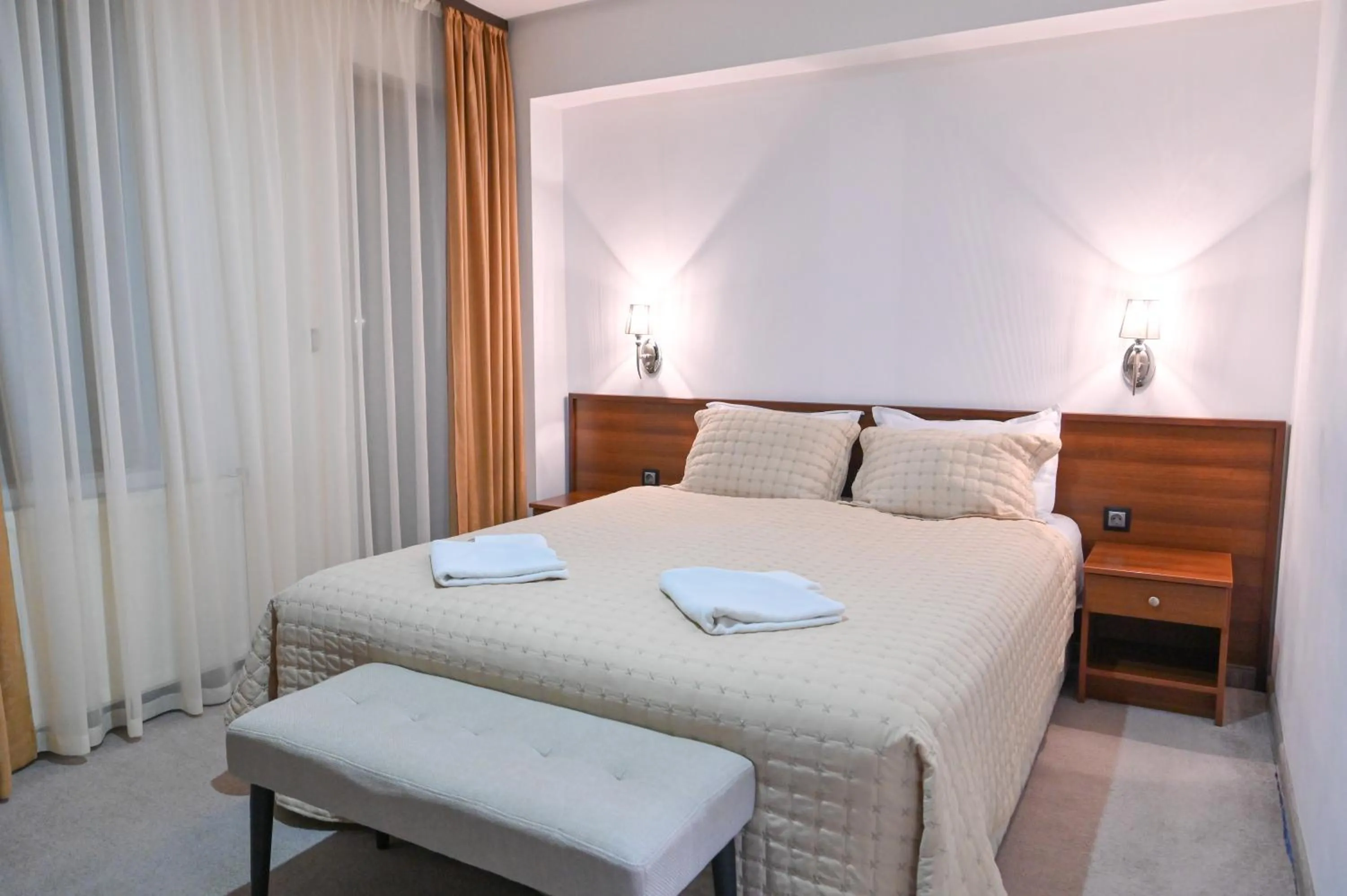 Bed in Hotel Rothmans-Breakfast - Free parking - Lobby