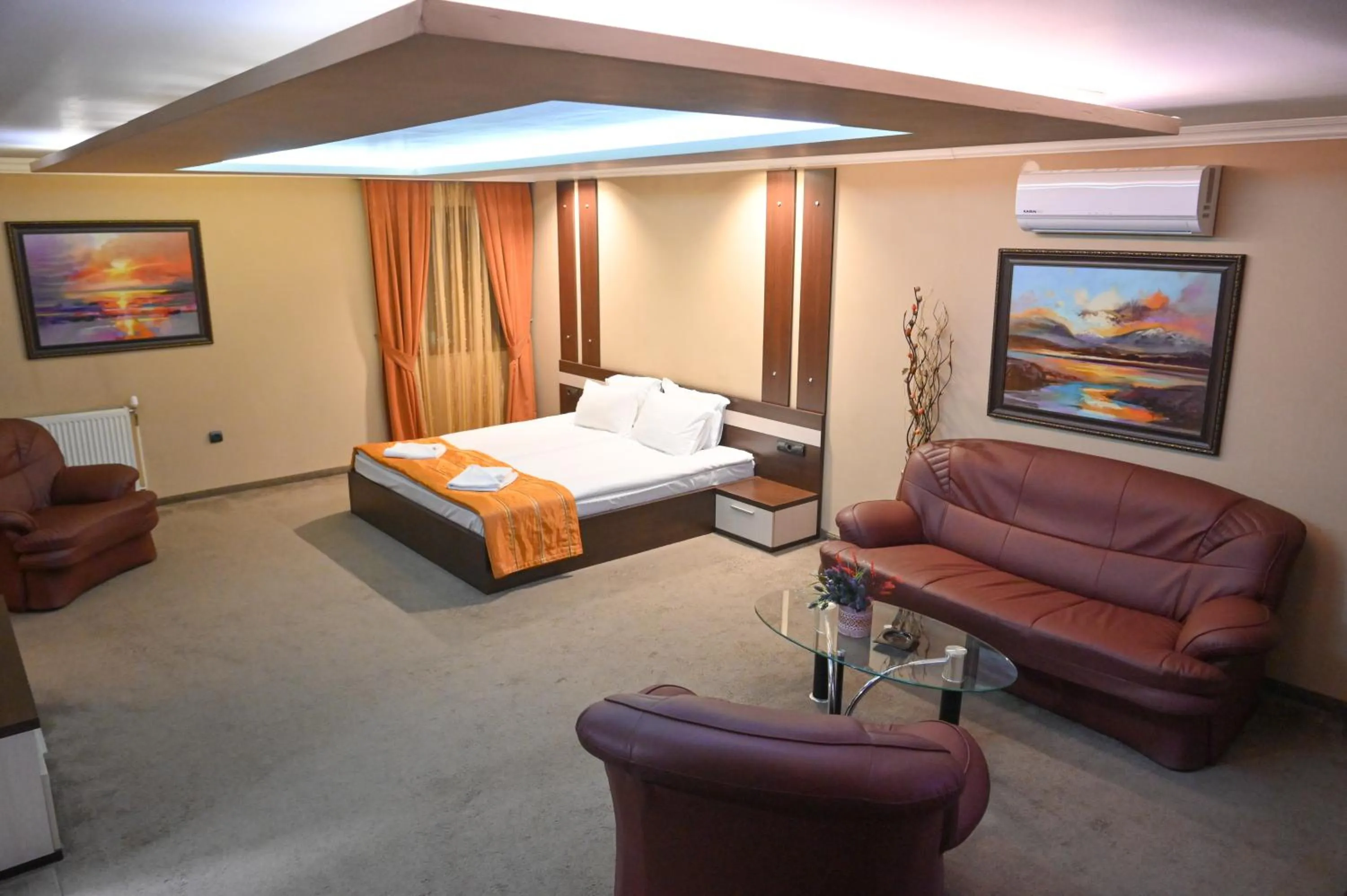 Bed in Hotel Rothmans-Breakfast - Free parking - Lobby